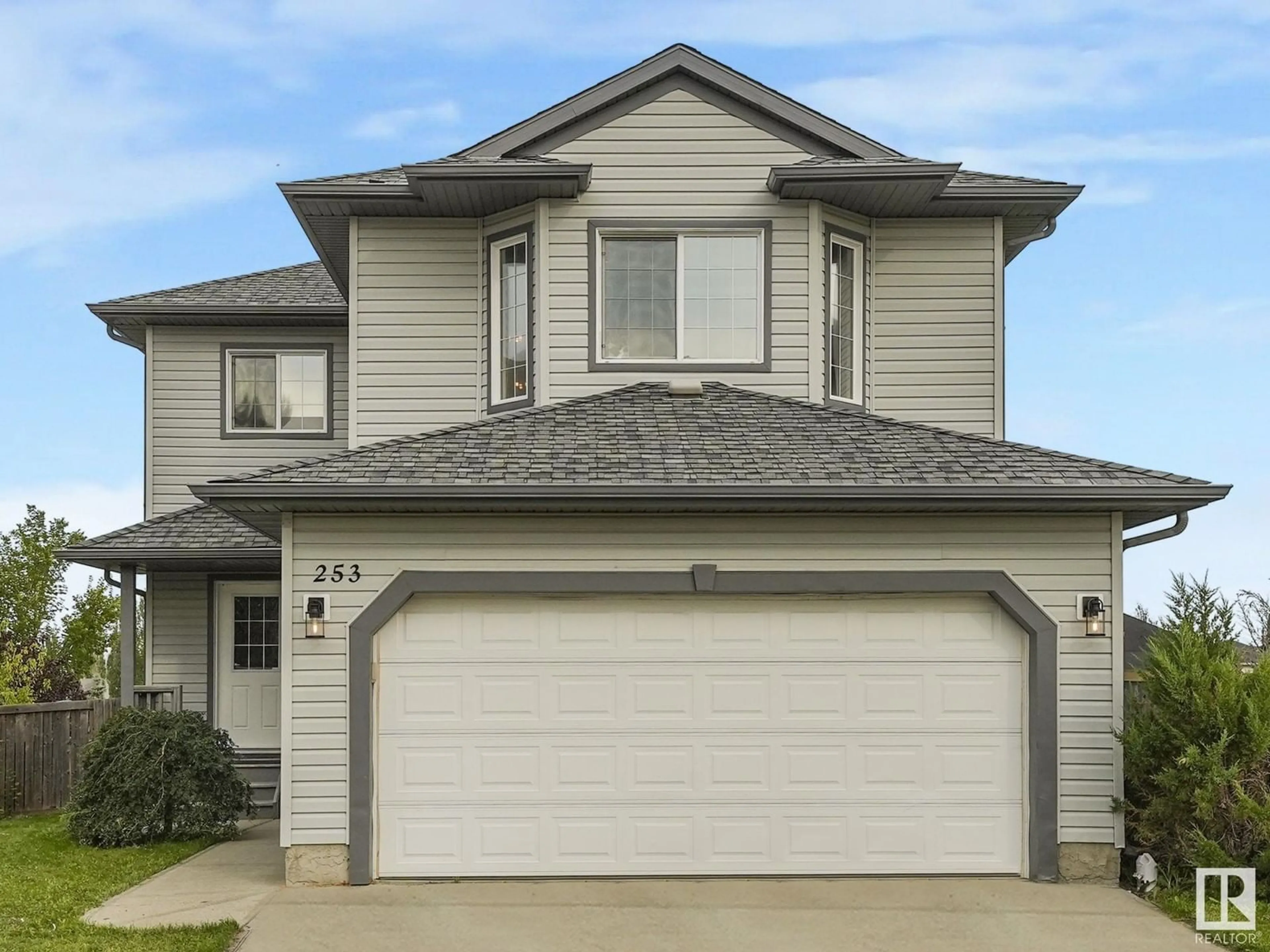 Frontside or backside of a home, cottage for 253 HENDERSON LI, Spruce Grove Alberta T7X4K8