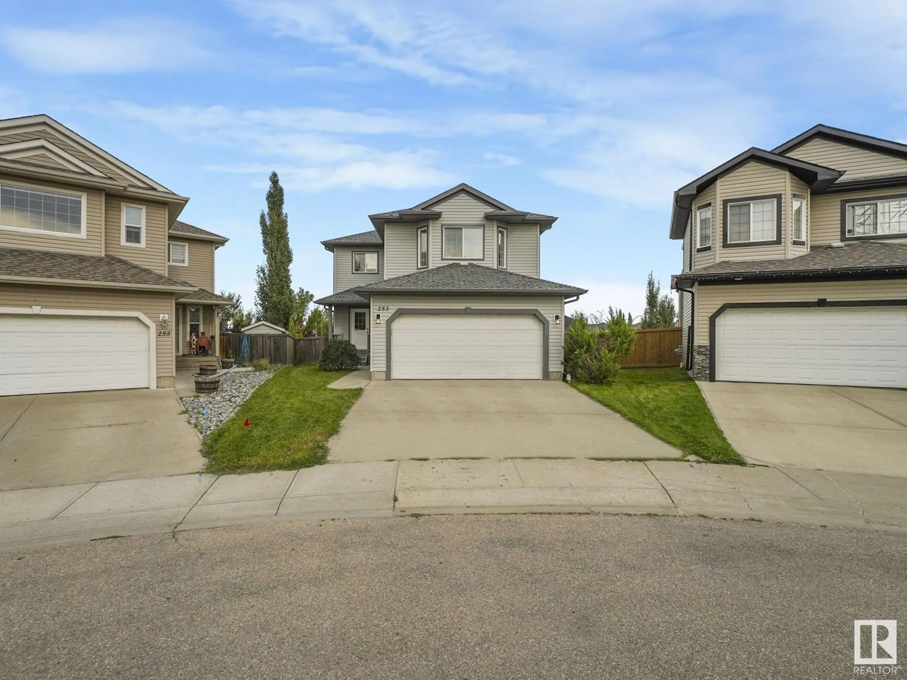 Frontside or backside of a home, the street view for 253 HENDERSON LI, Spruce Grove Alberta T7X4K8