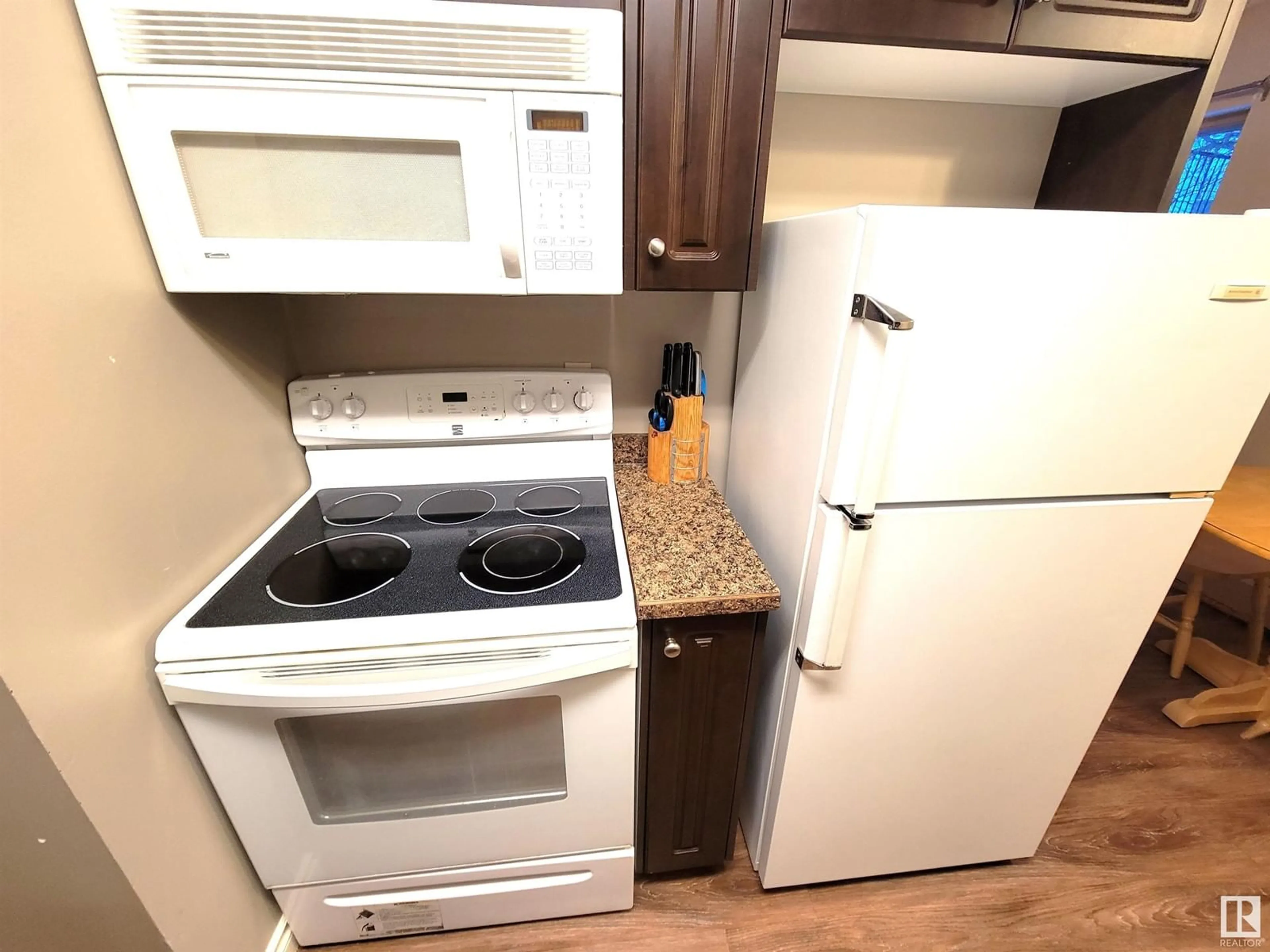 Standard kitchen for #101 911 10 ST, Cold Lake Alberta T9M1J8