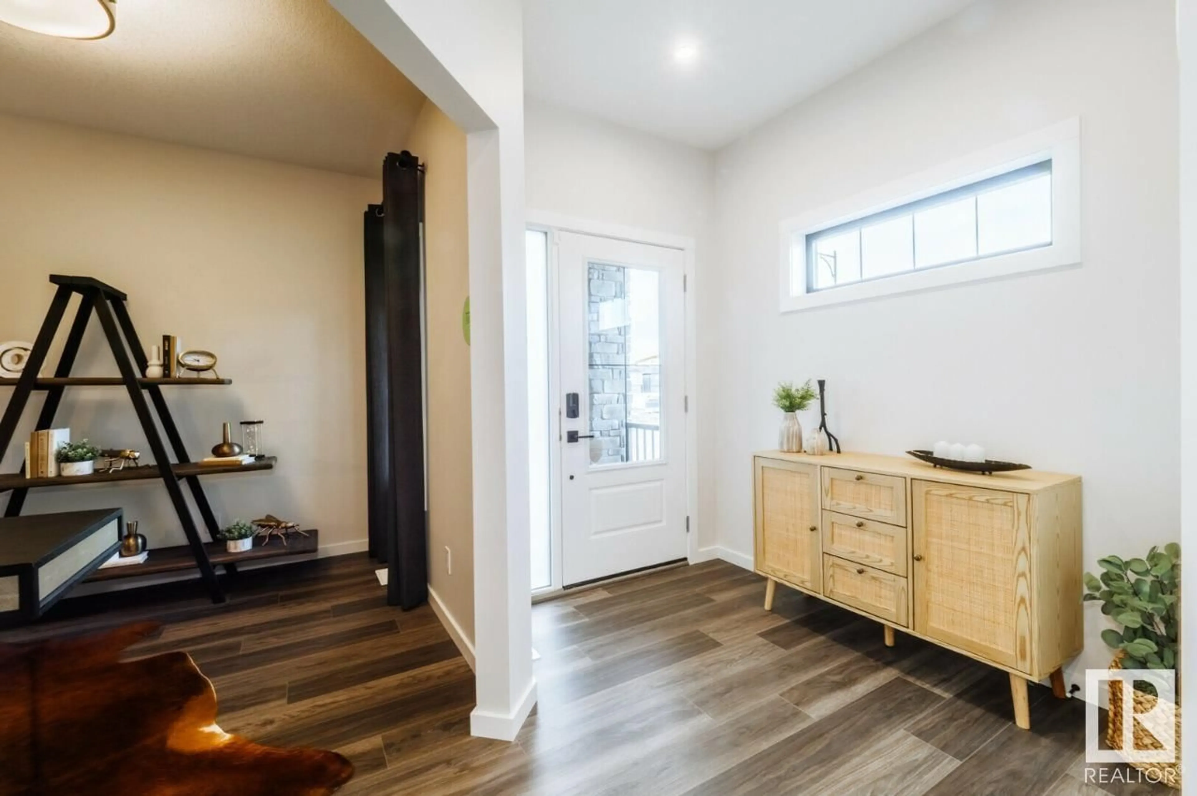 Indoor entryway, wood floors for 33 Cannes CV, St. Albert Alberta T8T2C6