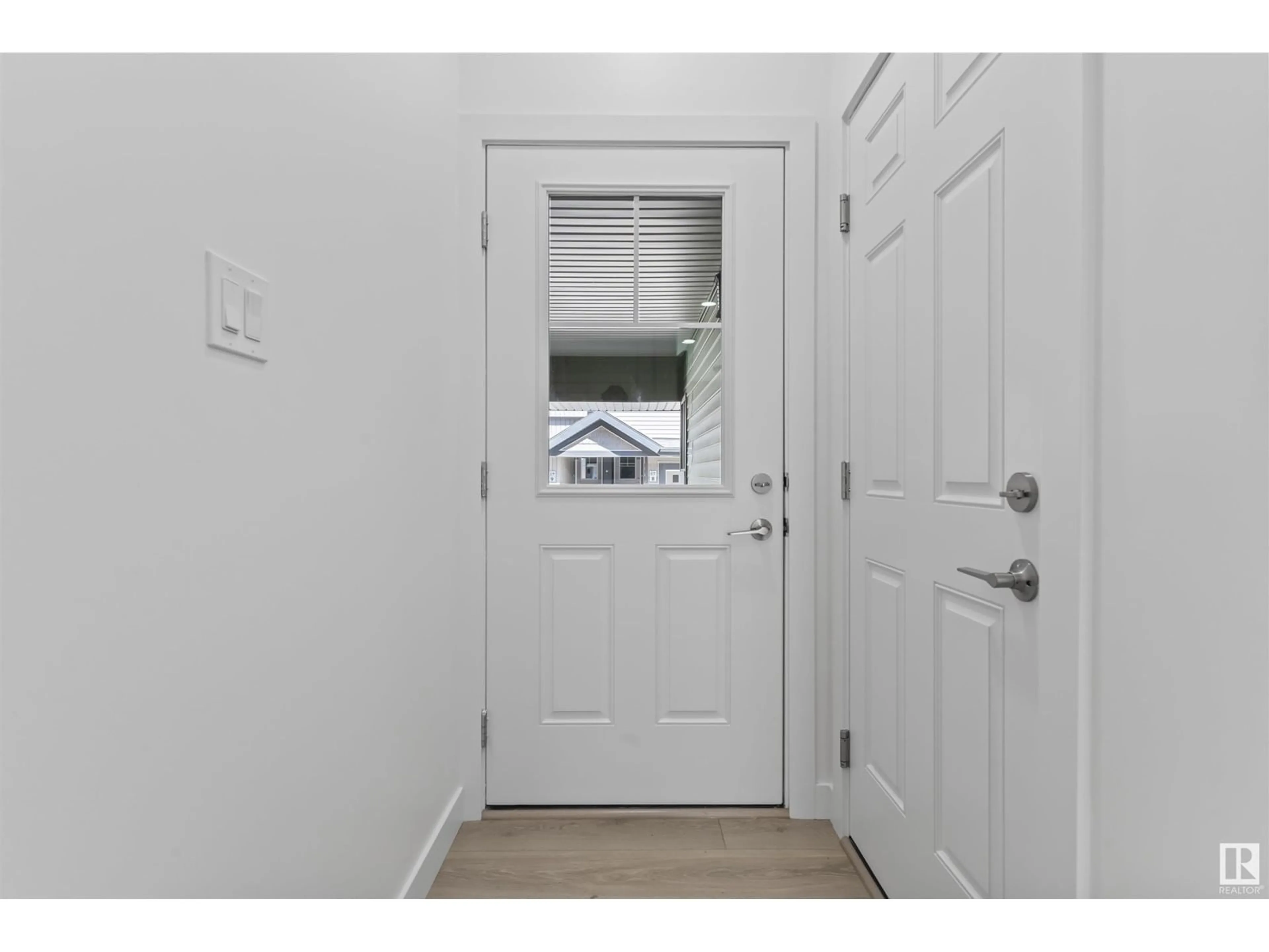 Indoor entryway for #30 740 Daniels Way SW, Edmonton Alberta T6W5N1