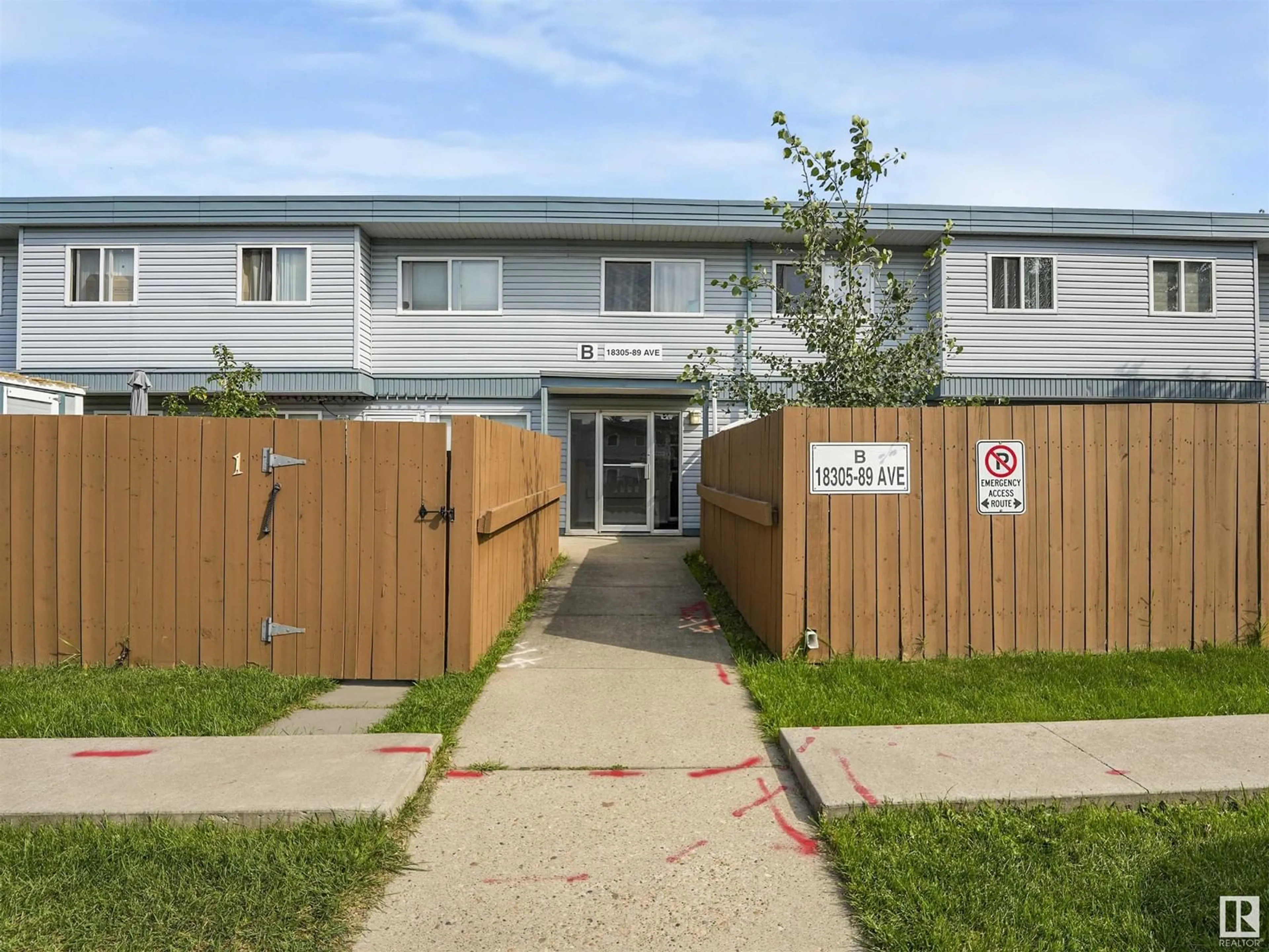 A pic from exterior of the house or condo for #10 18305 89 AV NW, Edmonton Alberta T5T1X2