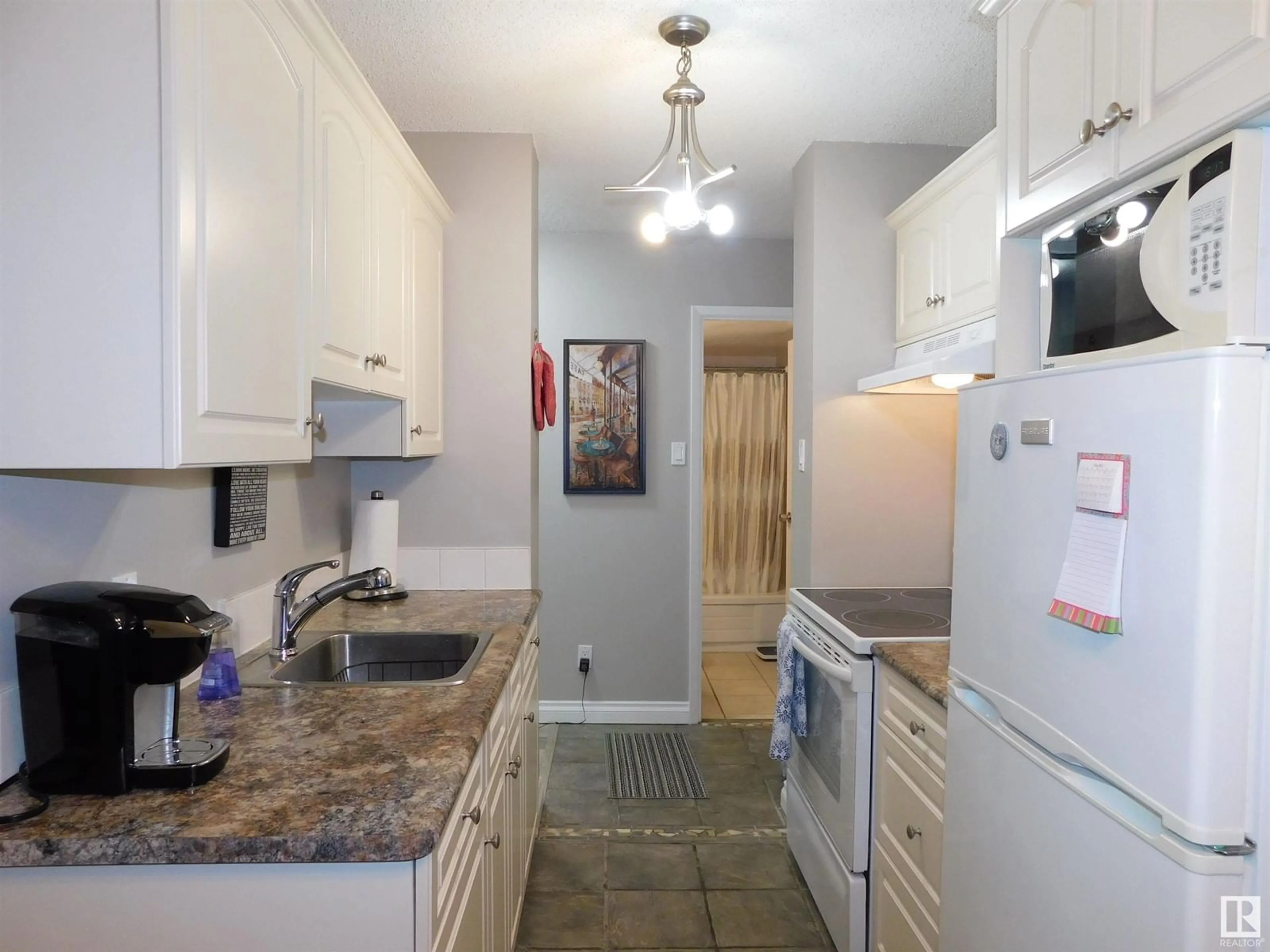 Standard kitchen, cottage for #904 9028 JASPER AV NW, Edmonton Alberta T5H3Y2