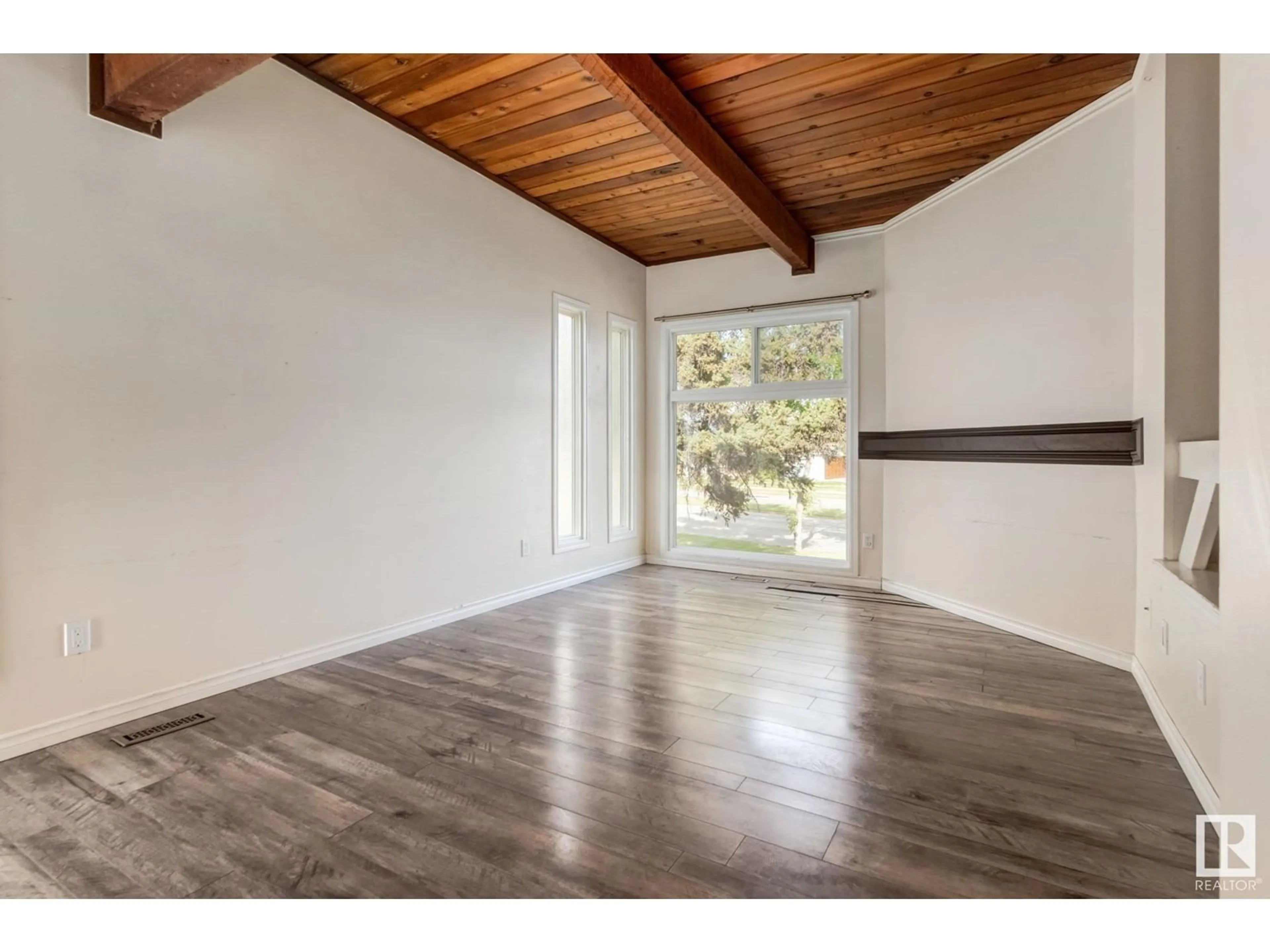 A pic of a room, wood floors for 4346 76 ST NW NW, Edmonton Alberta T6K1V3