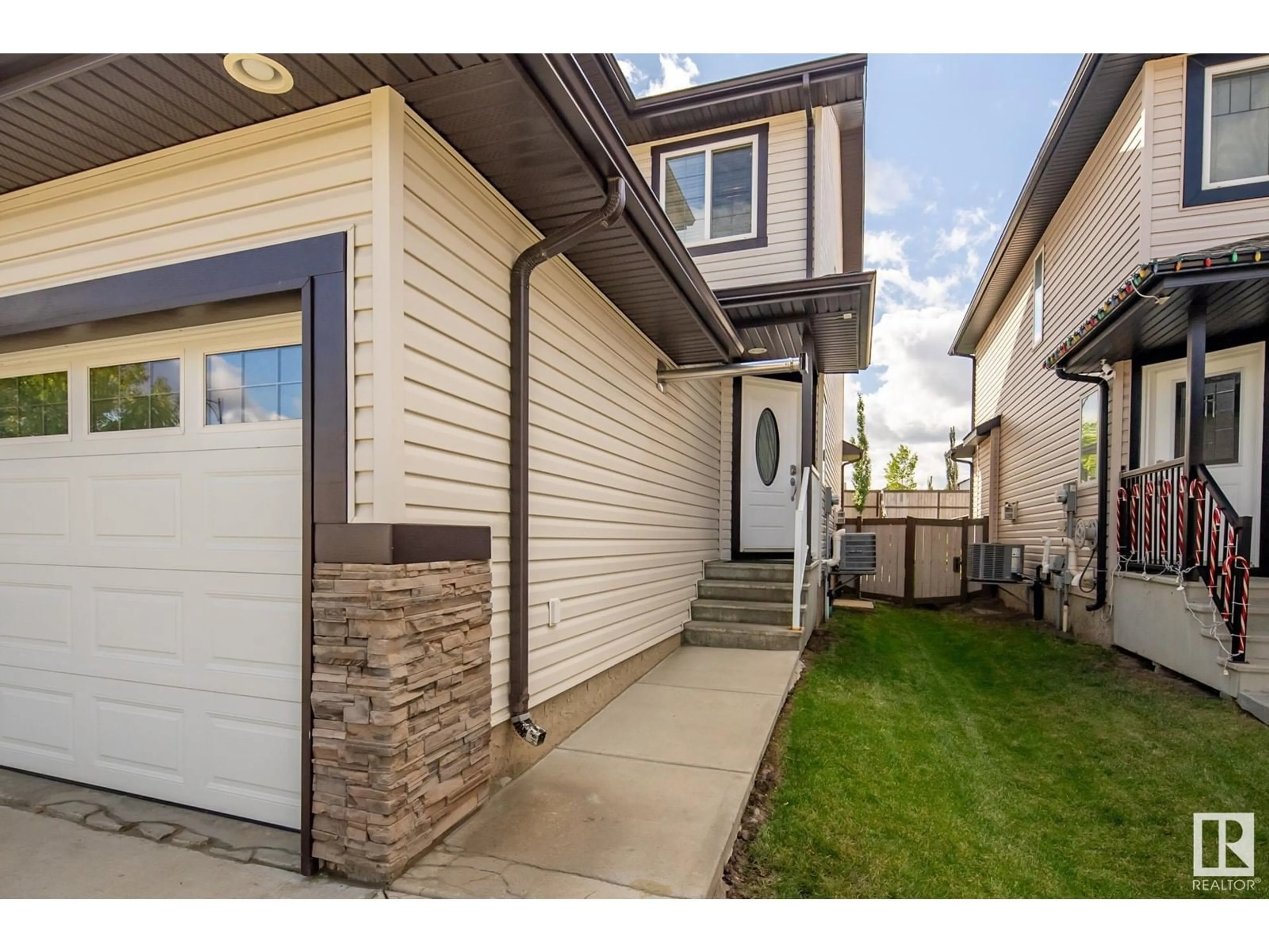 Frontside or backside of a home for 6089 SUNBROOK LD, Sherwood Park Alberta T8H0J7