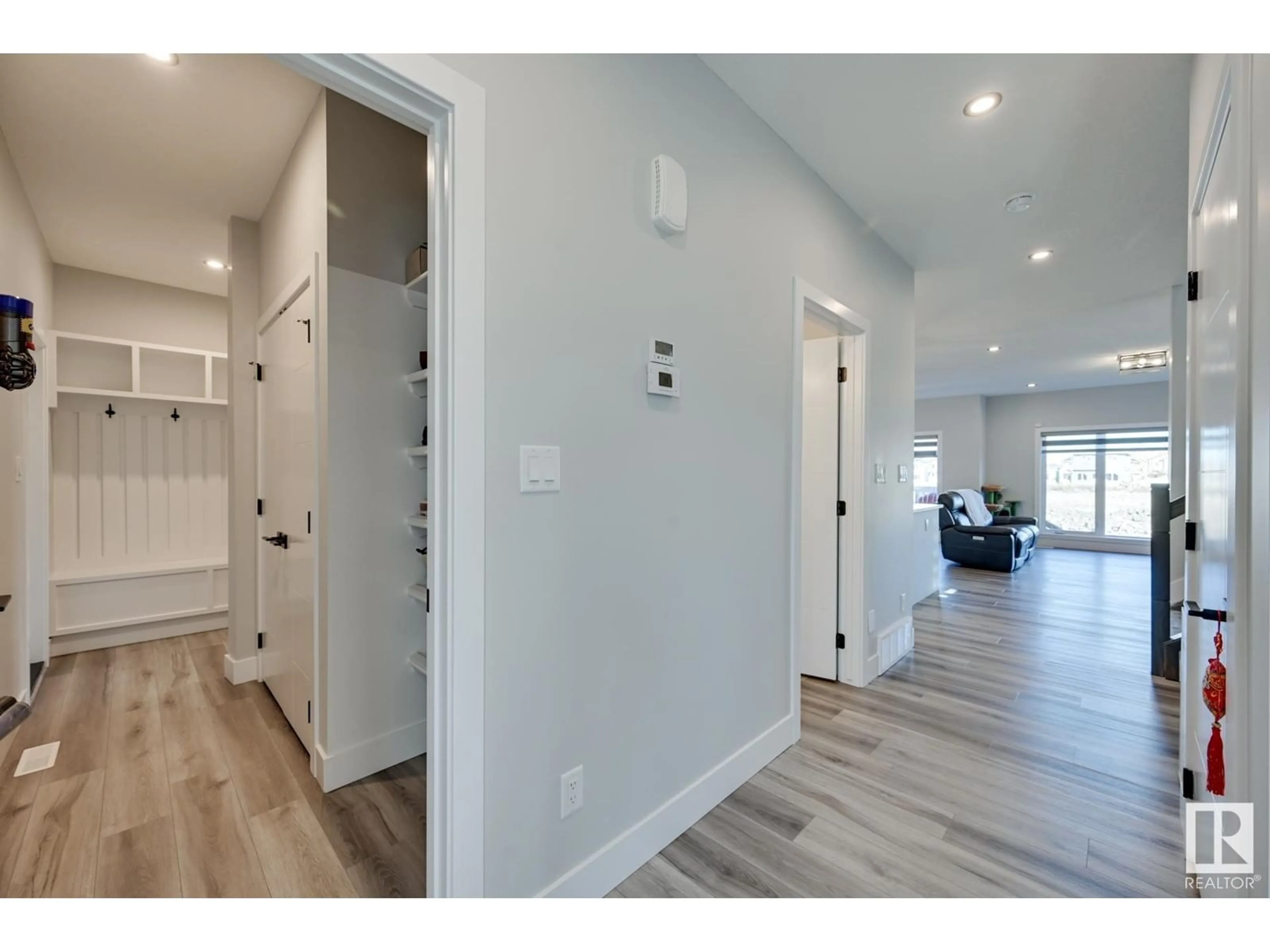 Indoor entryway for 54 STARLING WY, Fort Saskatchewan Alberta T8L0Y1