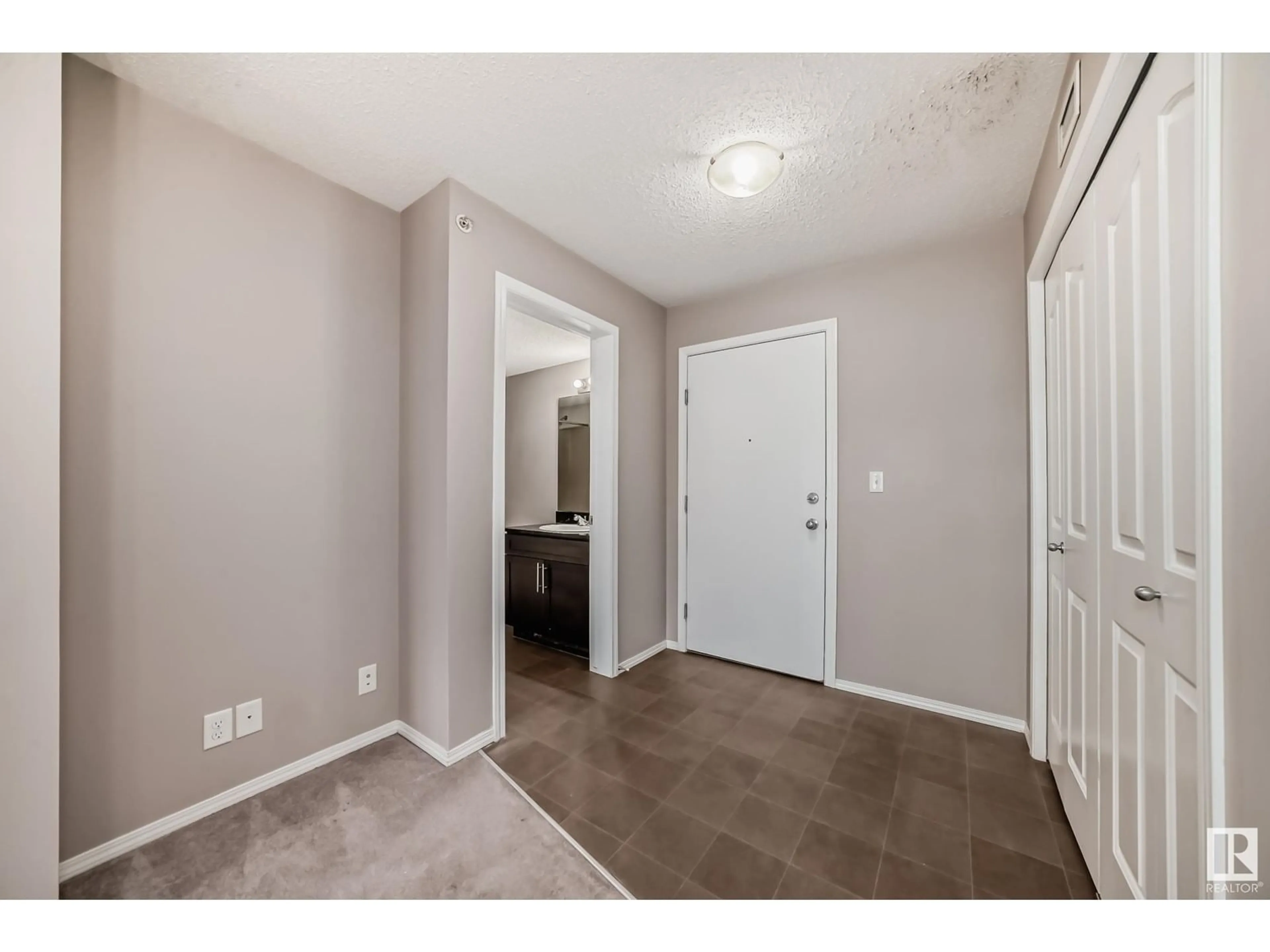 Indoor entryway for #411 11820 22 AV SW, Edmonton Alberta T6W2A2