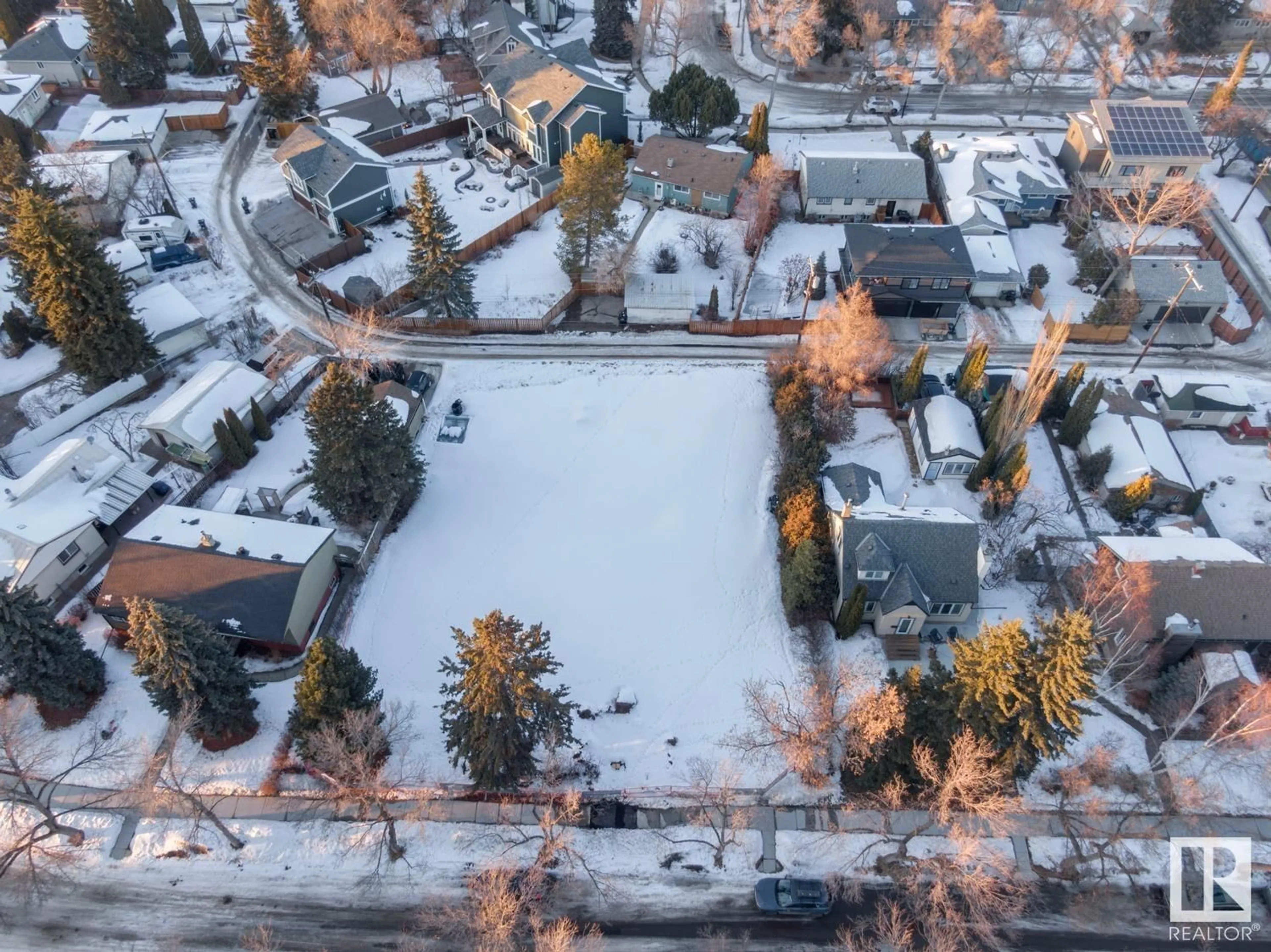 A pic from exterior of the house or condo, the street view for 13918 107A AV NW, Edmonton Alberta T5L2H7