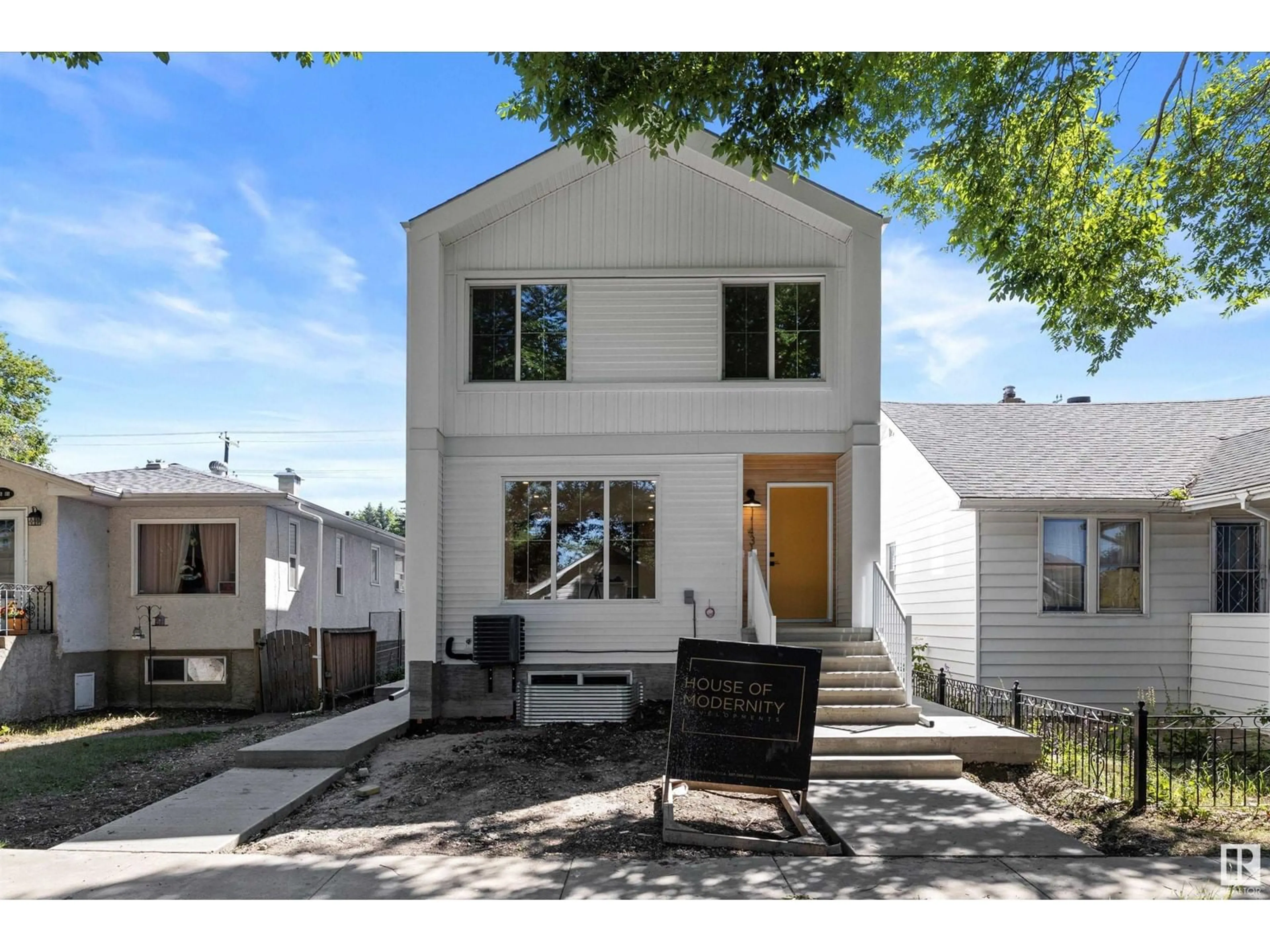 Home with vinyl exterior material, street for NW - 11738 91 ST, Edmonton Alberta T5B4B3