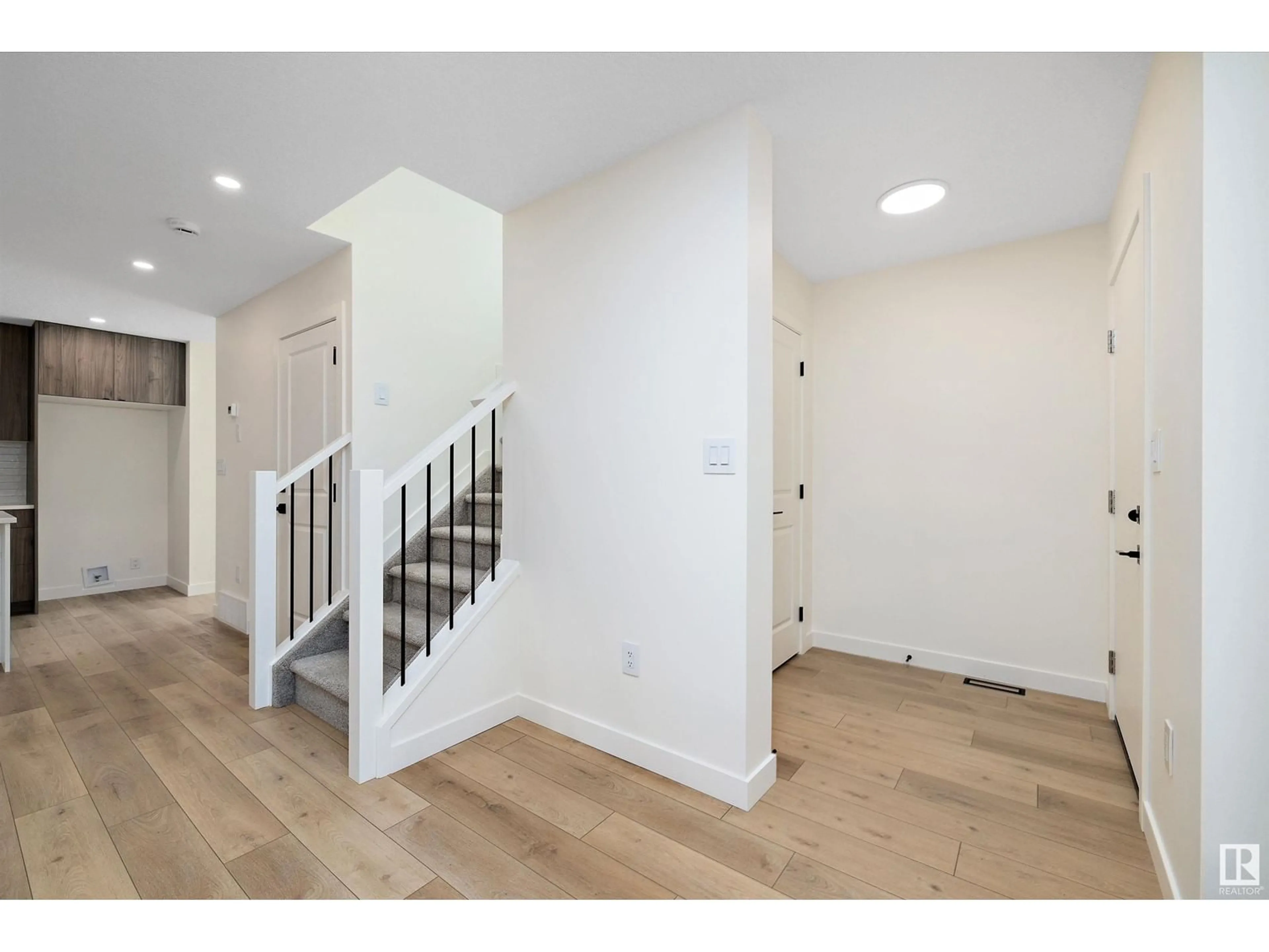Indoor entryway for NW - 11738 91 ST, Edmonton Alberta T5B4B3