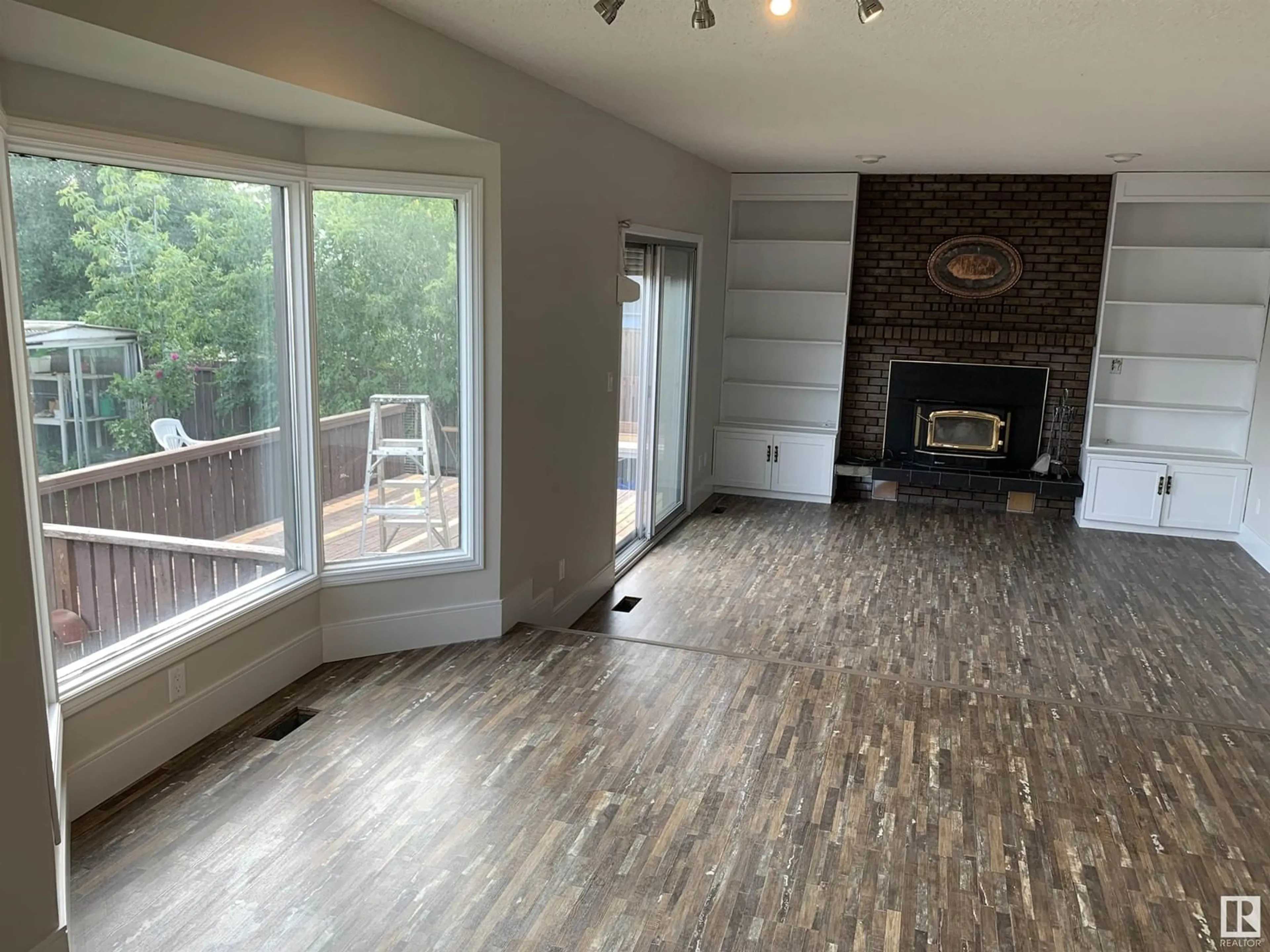 A pic of a room, wood floors for 9109 83 AV NW, Edmonton Alberta T6C1B6