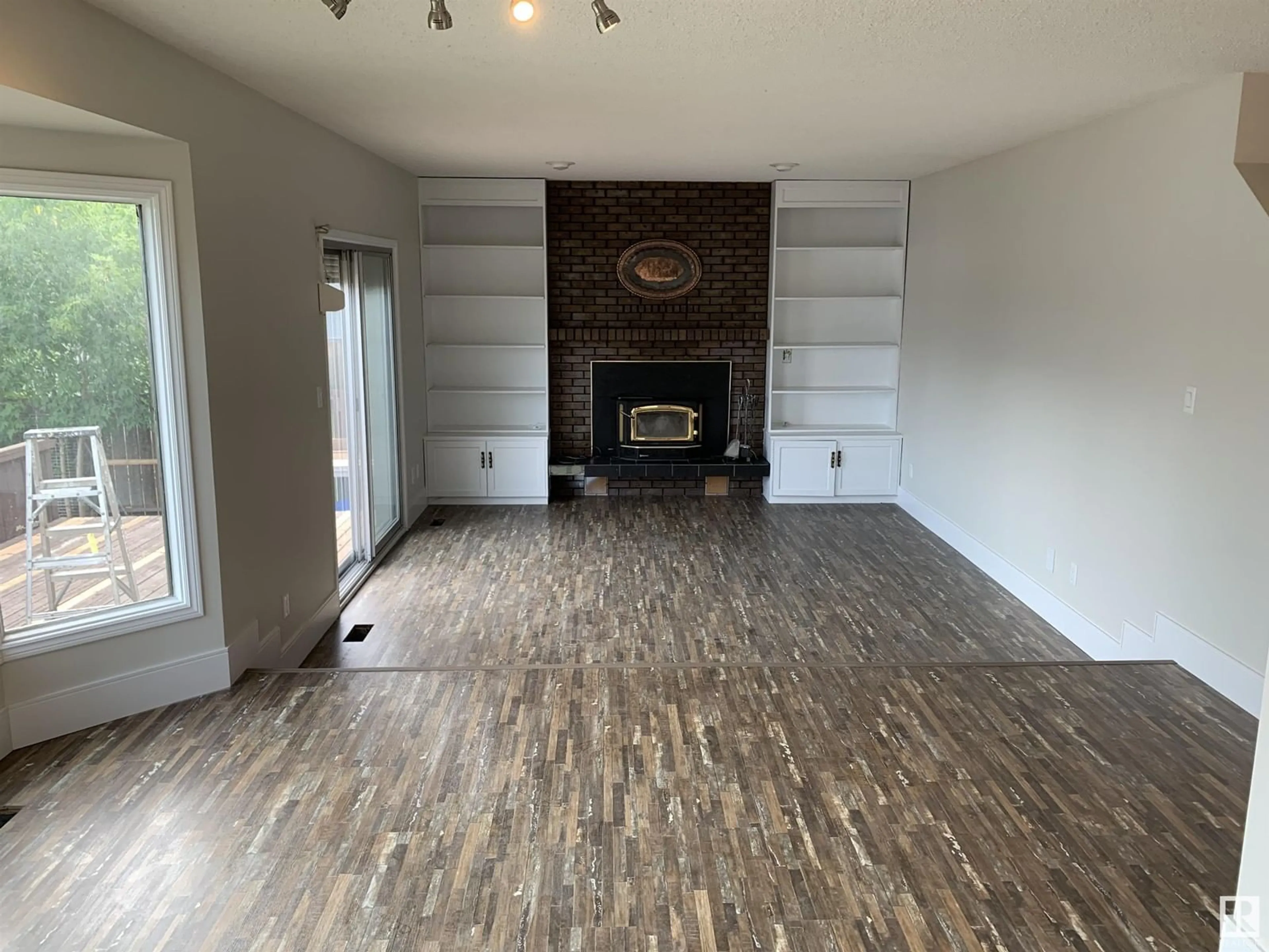 A pic of a room, wood floors for 9109 83 AV NW, Edmonton Alberta T6C1B6