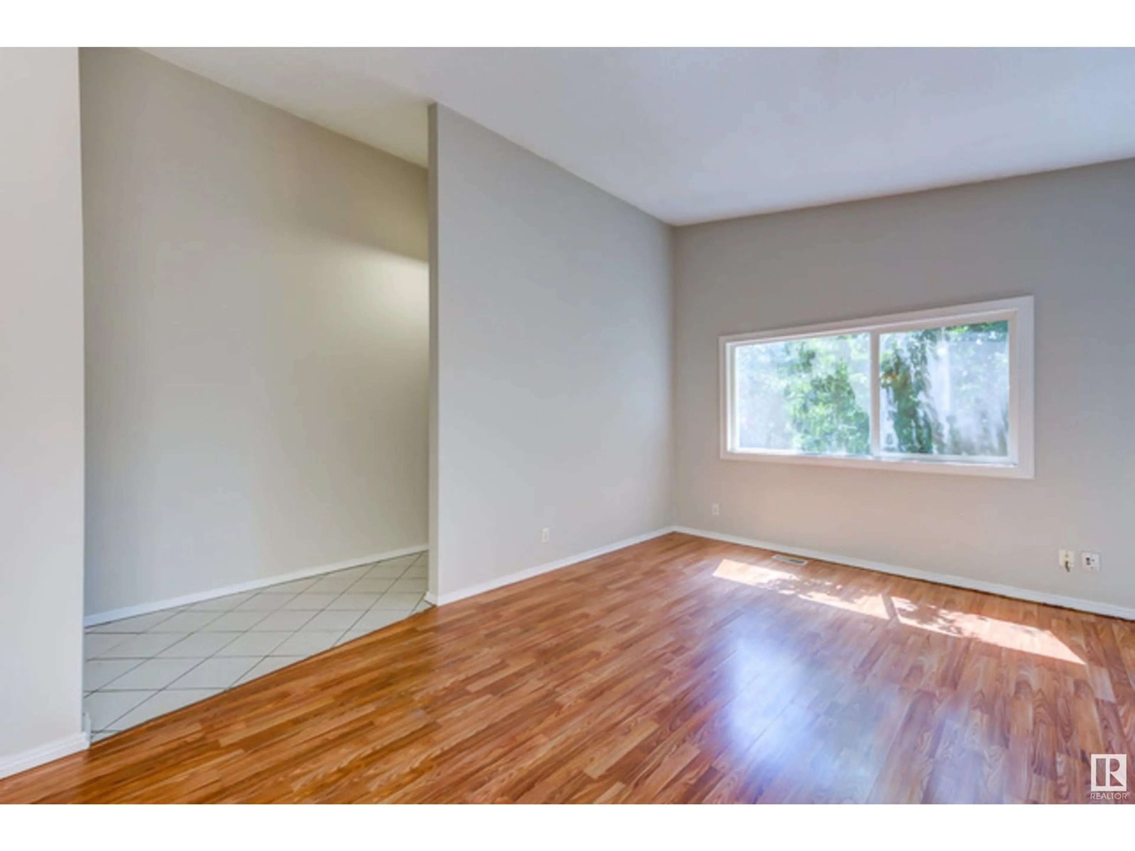 A pic of a room, wood floors for 9516 127 AV NW, Edmonton Alberta T5E0B6