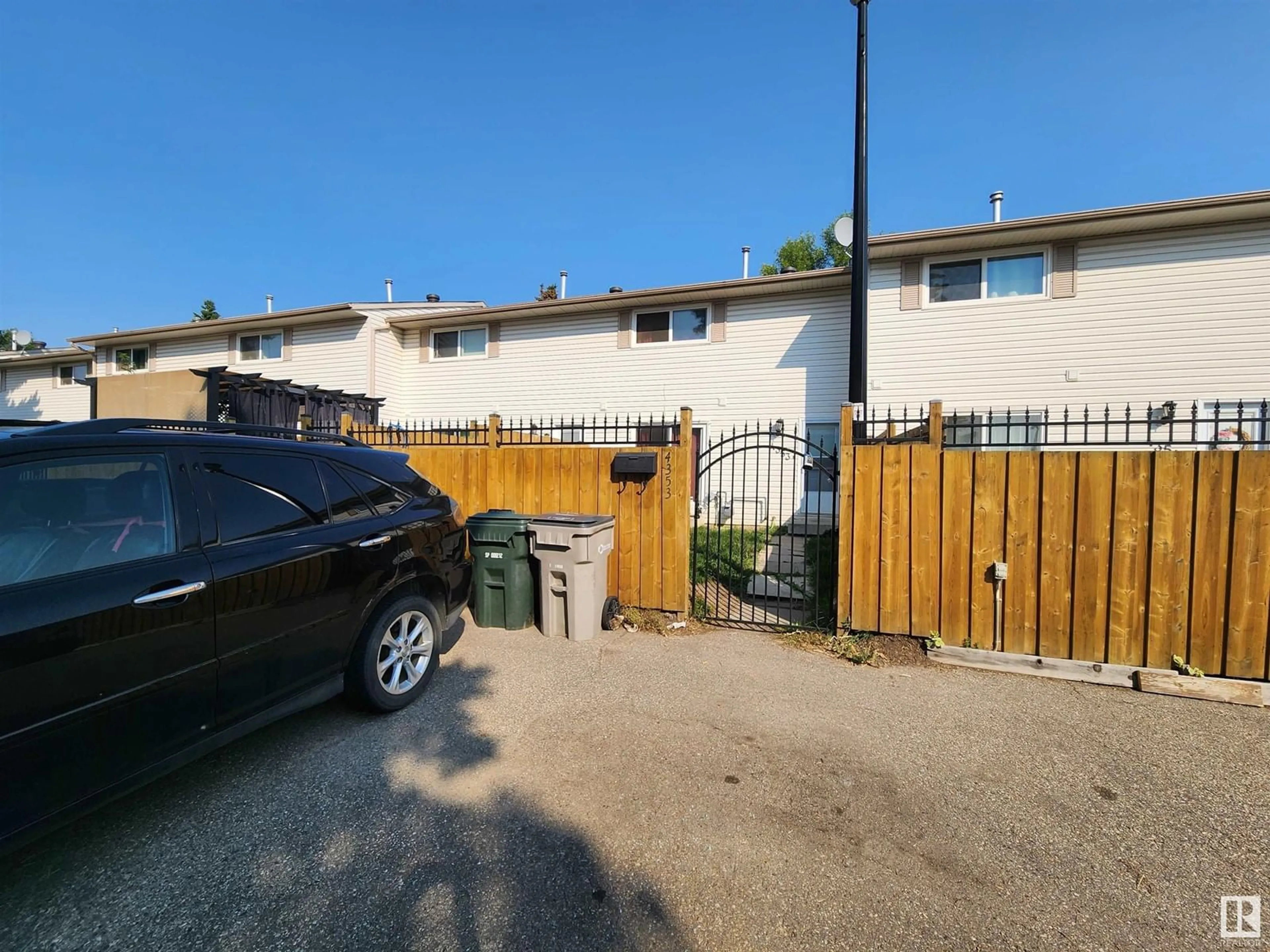 Fenced yard for 4353 46 ST, Stony Plain Alberta T7Z1J5