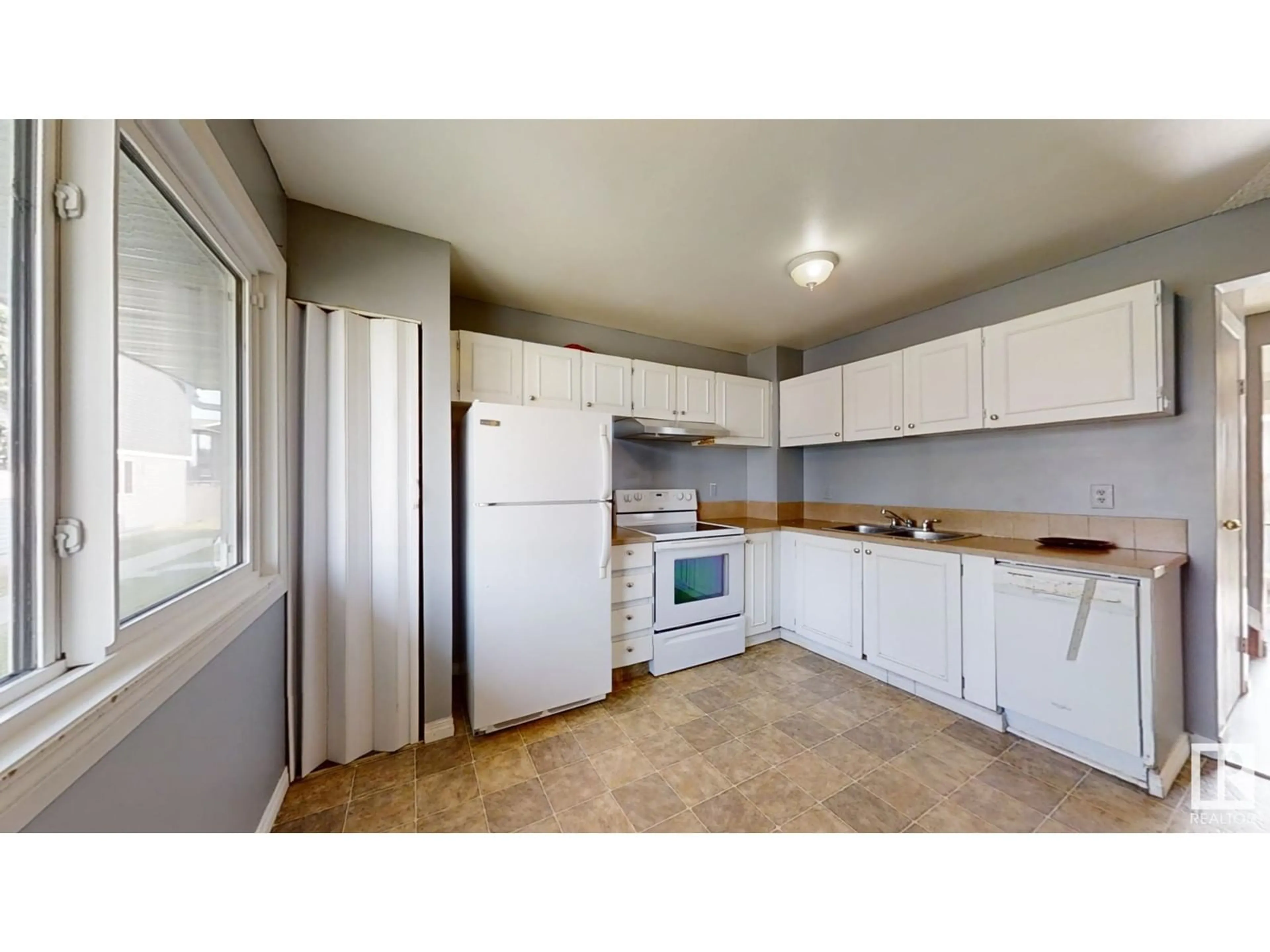 Standard kitchen for #26 1411 MILL WOODS RD E NW, Edmonton Alberta T6L4T3