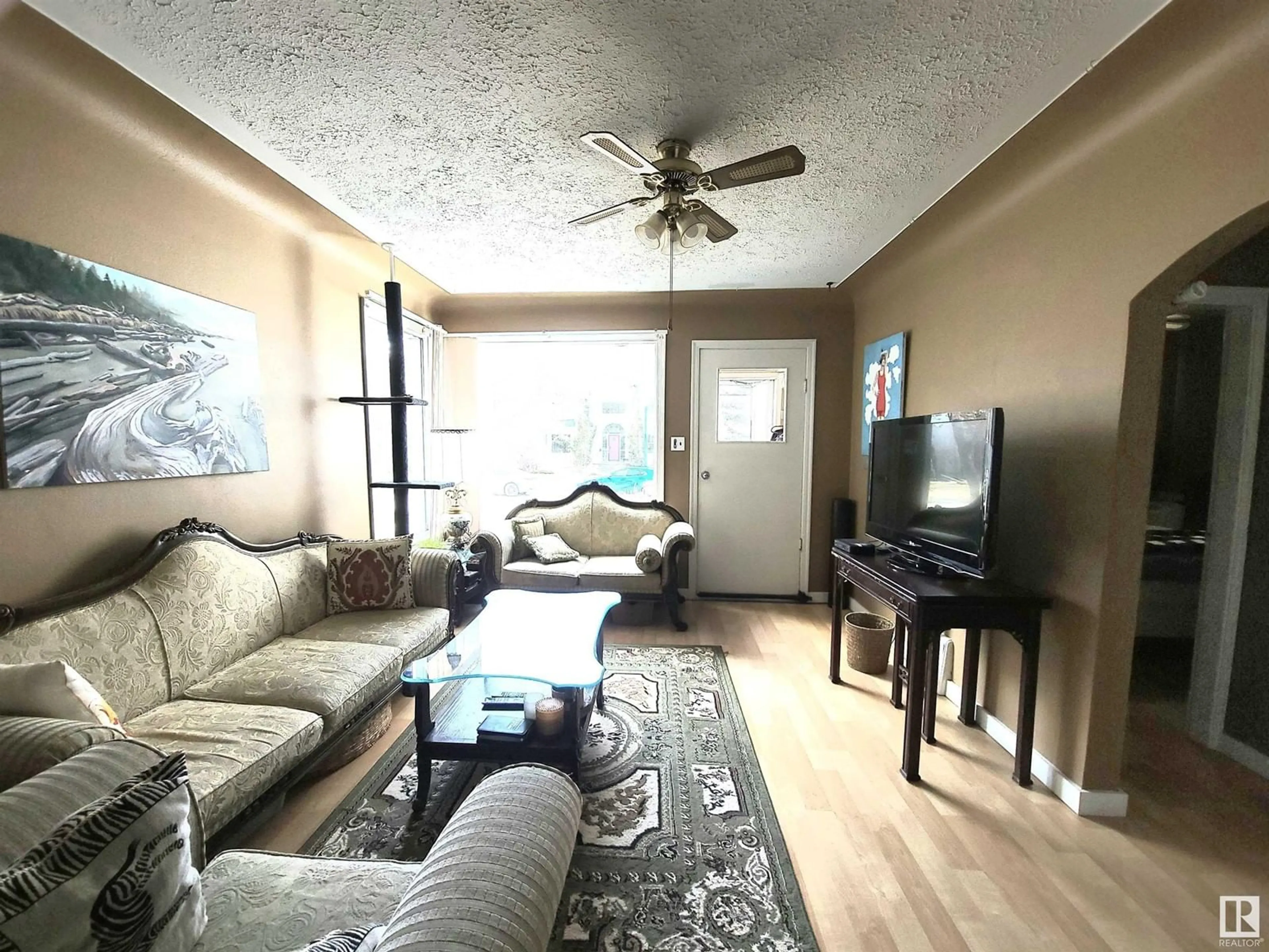 Living room, wood floors for 9745 94 ST NW, Edmonton Alberta T6C3W1