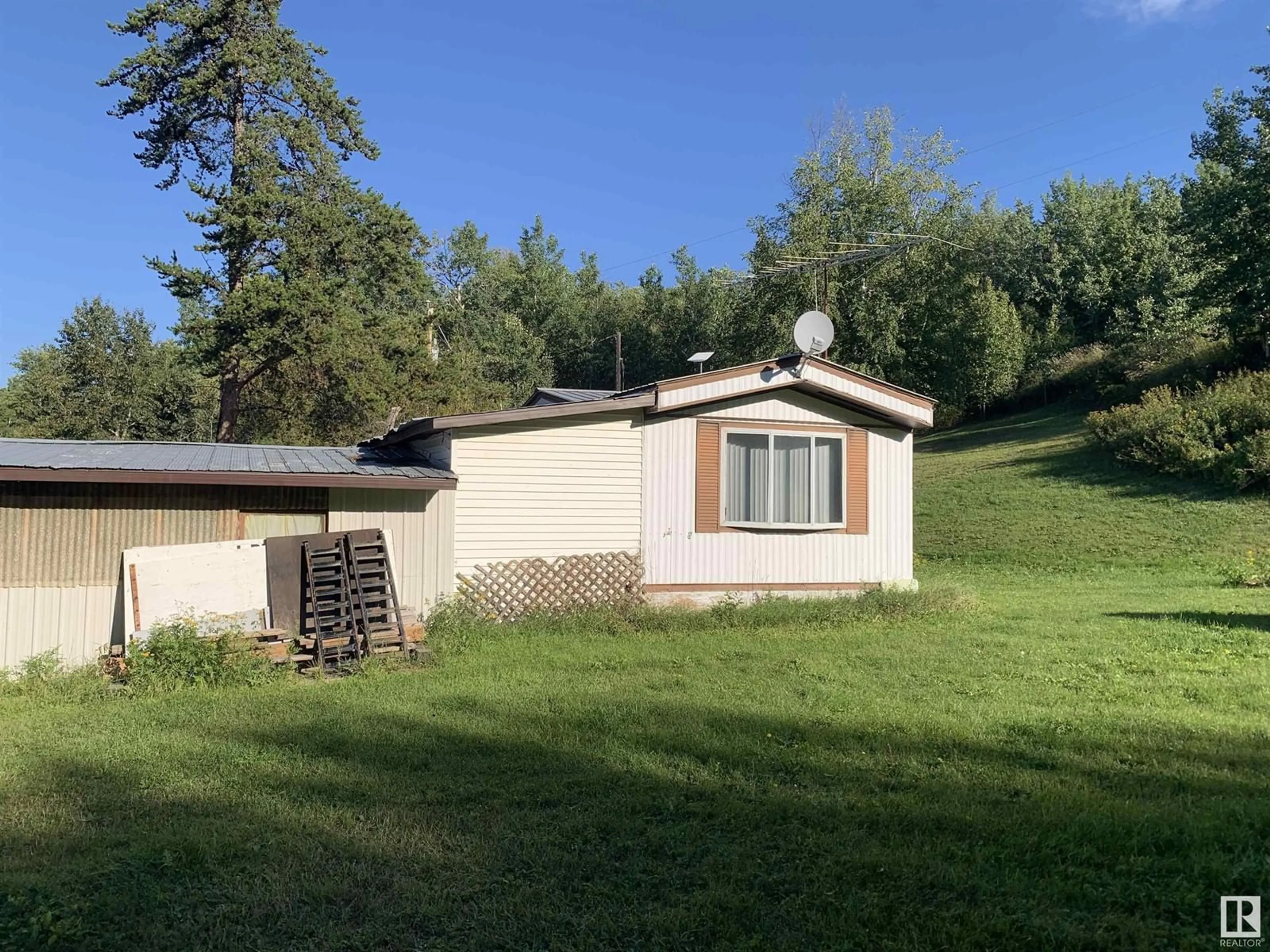Shed for 102 1A AV, Rural Parkland County Alberta T0E0V0