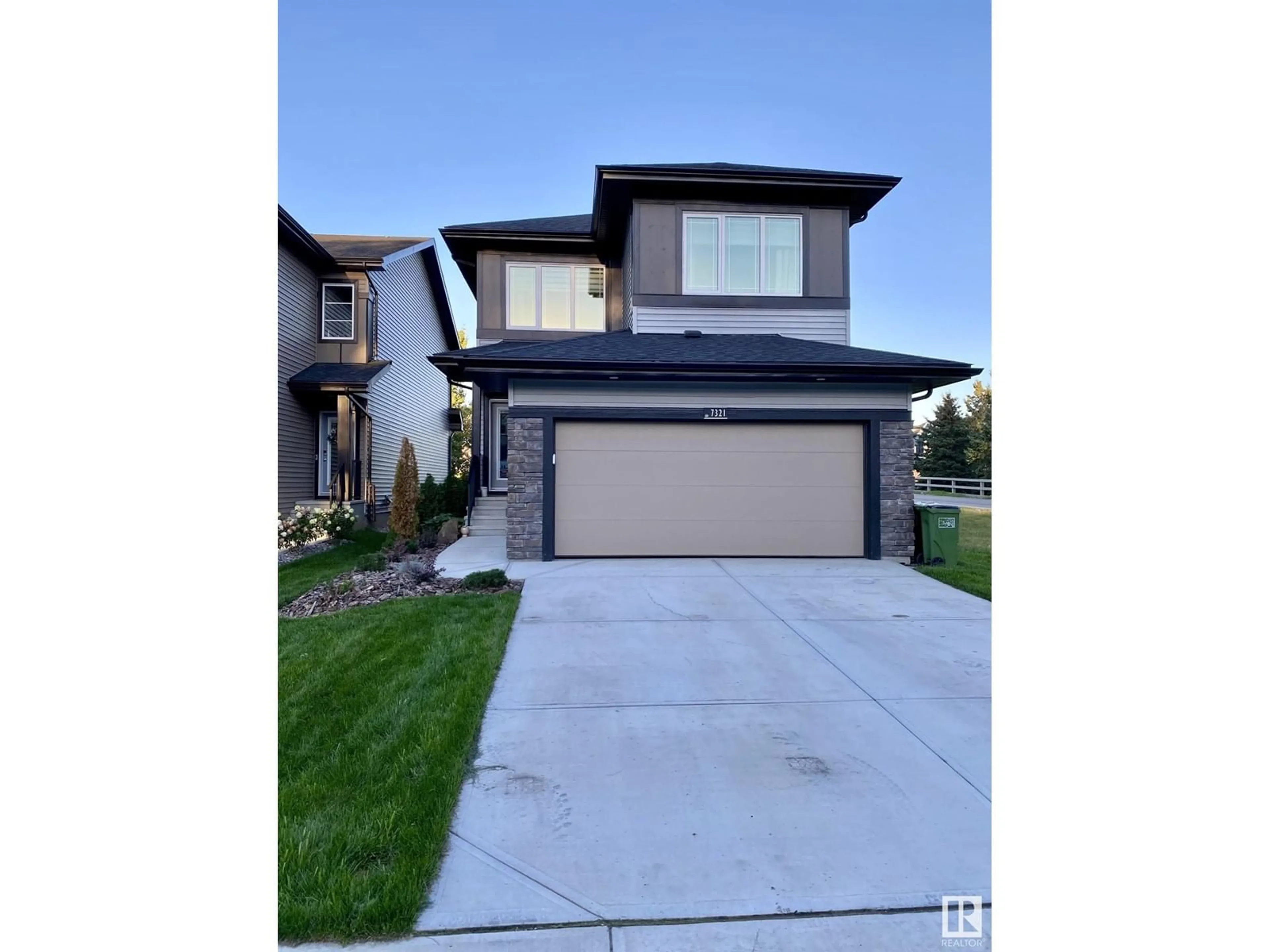 Frontside or backside of a home, the street view for 7321 CHIVERS CR SW, Edmonton Alberta T6W4M1