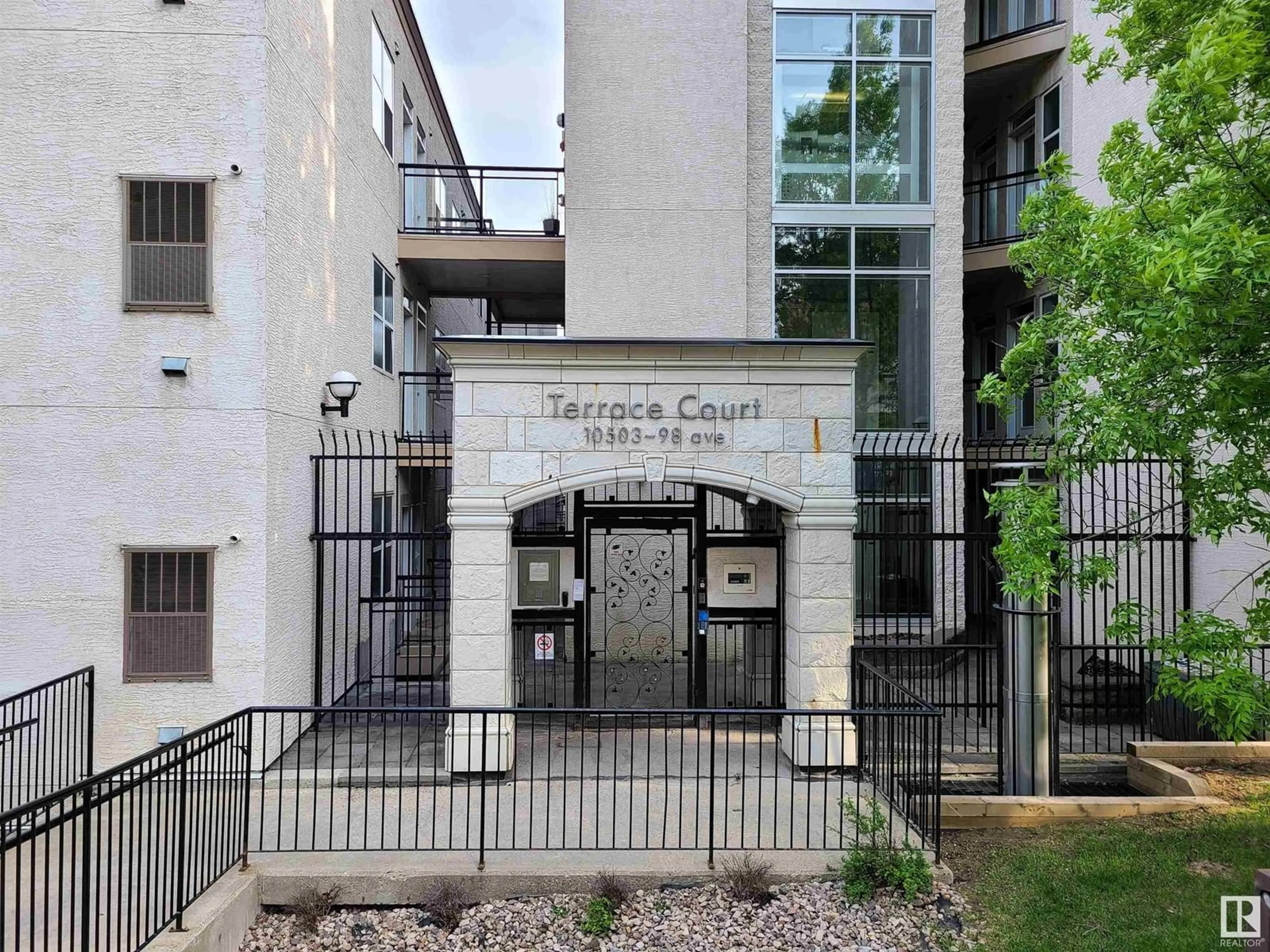 A pic from exterior of the house or condo, the front or back of building for #515 10503 98 AV NW, Edmonton Alberta T5K0B2