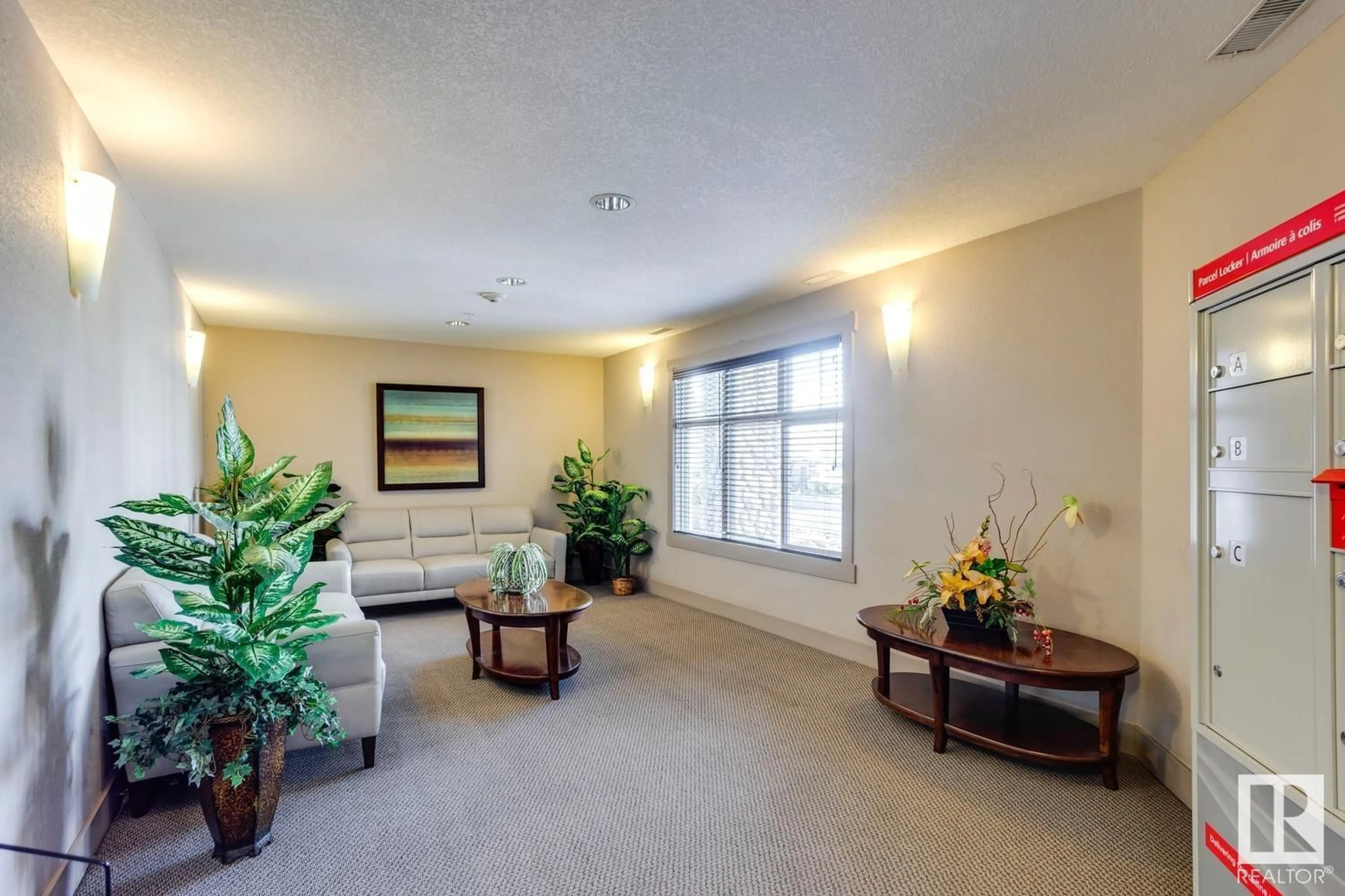 Indoor lobby, carpet floors for #434 16035 132 ST NW, Edmonton Alberta T6V0B4