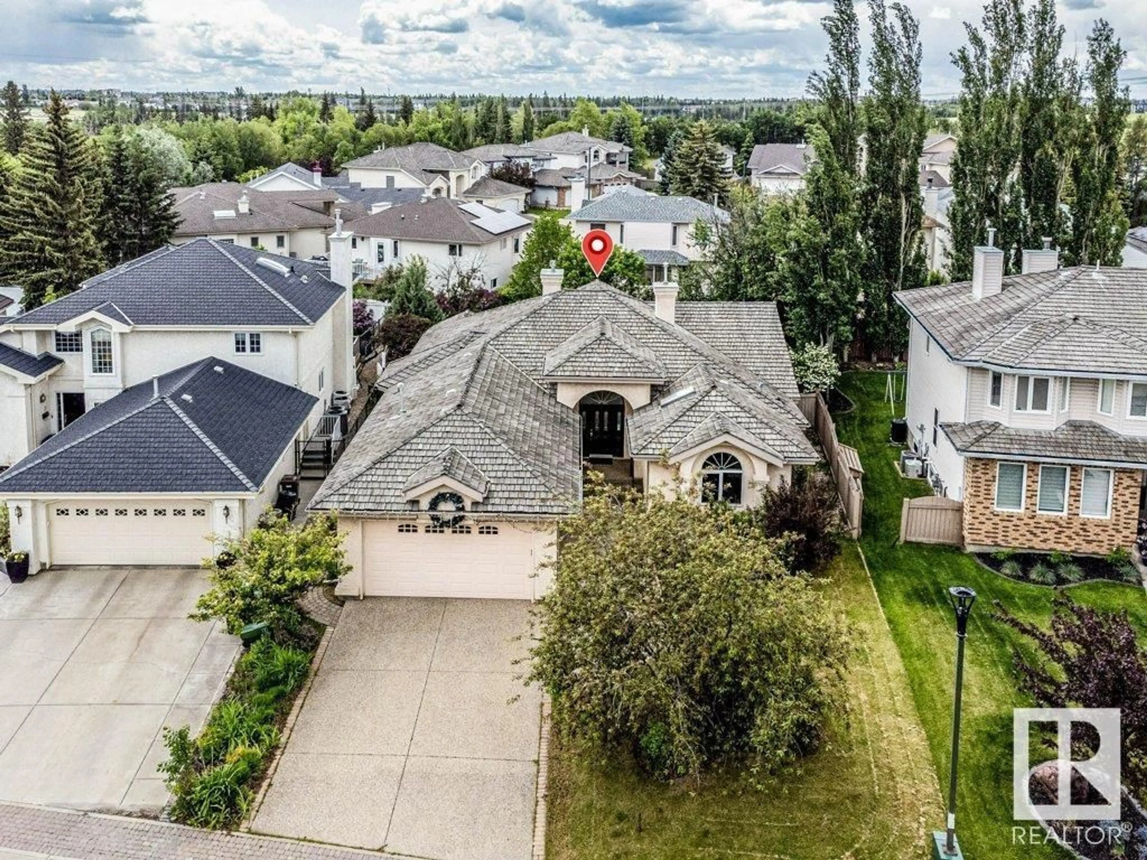 Frontside or backside of a home, the street view for 7 RUNNING CREEK PT NW, Edmonton Alberta T6J6R6