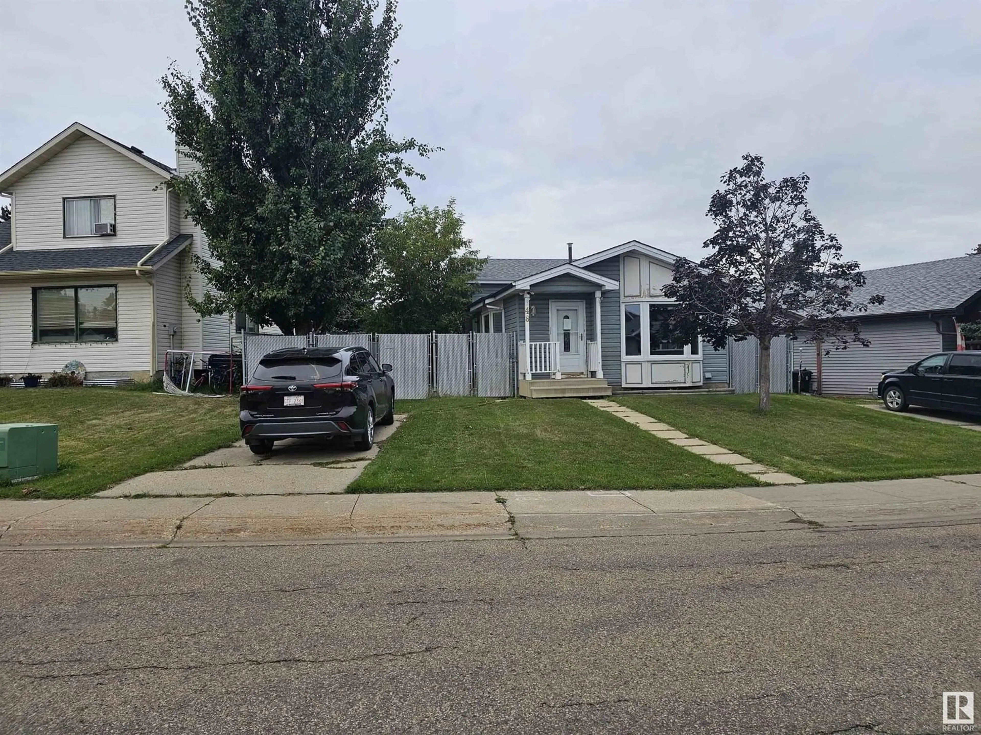 Frontside or backside of a home for 48 WESTLAKE DR, Spruce Grove Alberta T7X1S9