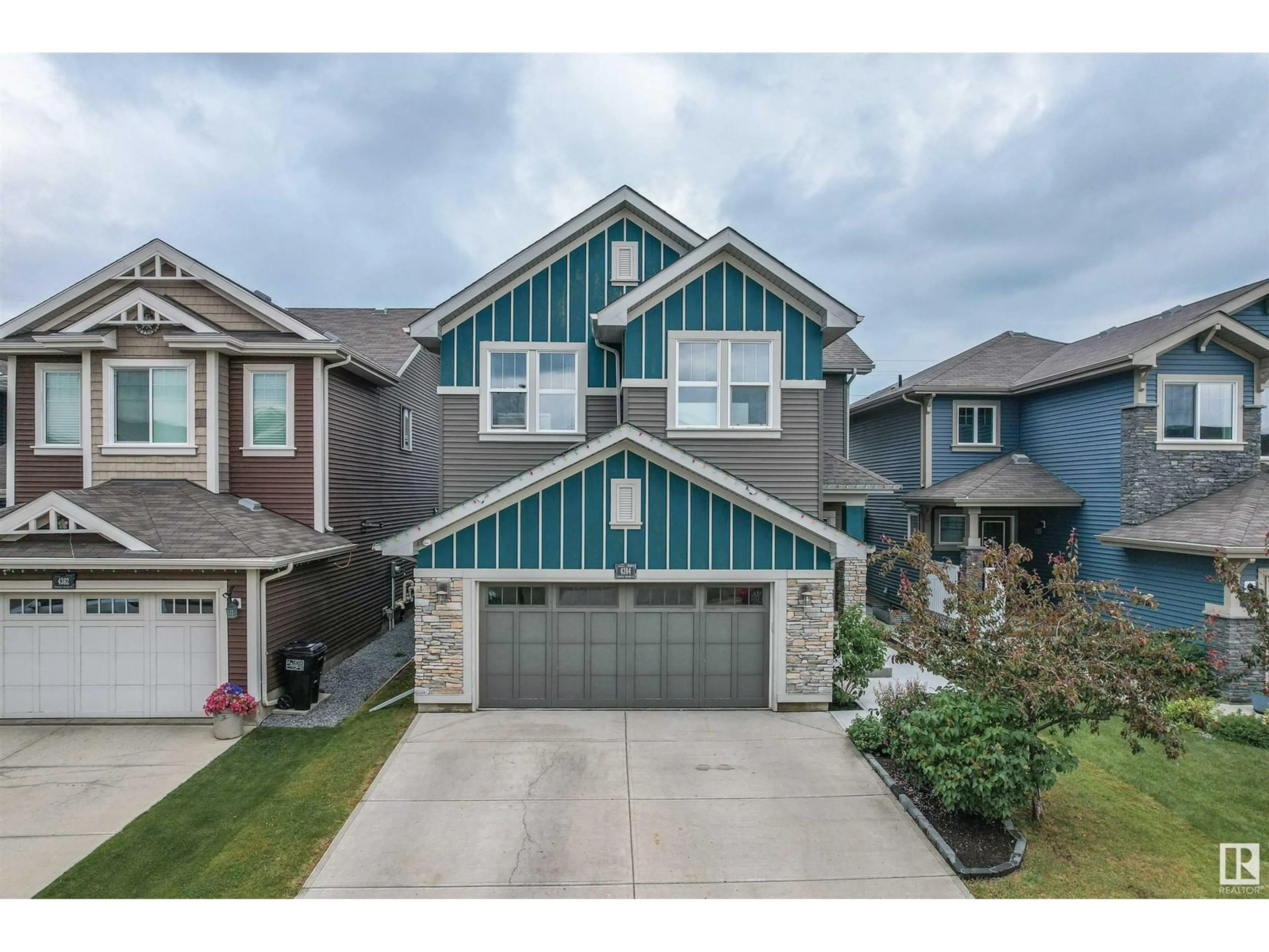 Frontside or backside of a home, the street view for 4384 CRABAPPLE CR SW, Edmonton Alberta T6X0X9