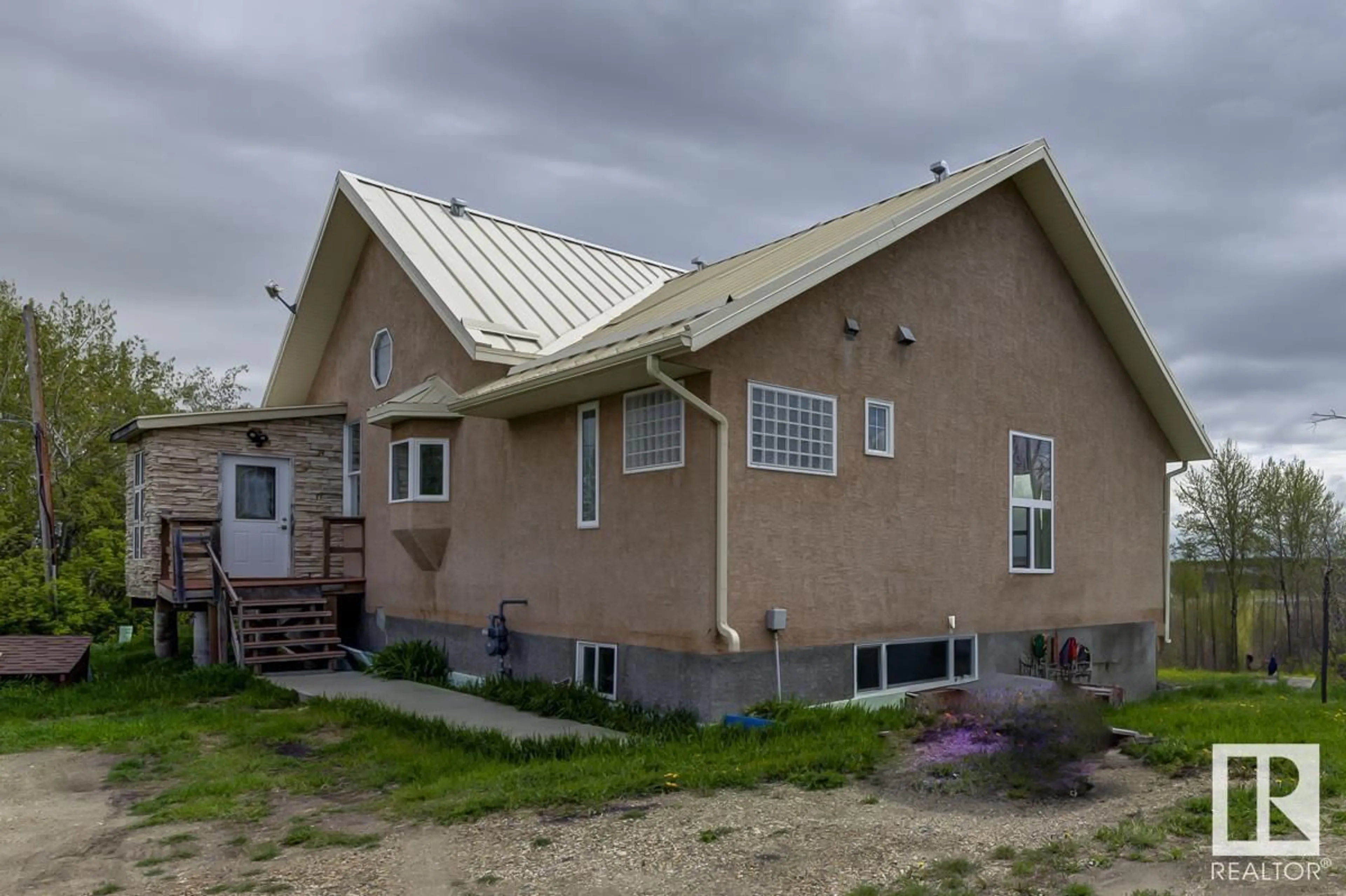 Frontside or backside of a home, cottage for 25018 Richfield DR, Rural Sturgeon County Alberta T8T1H8