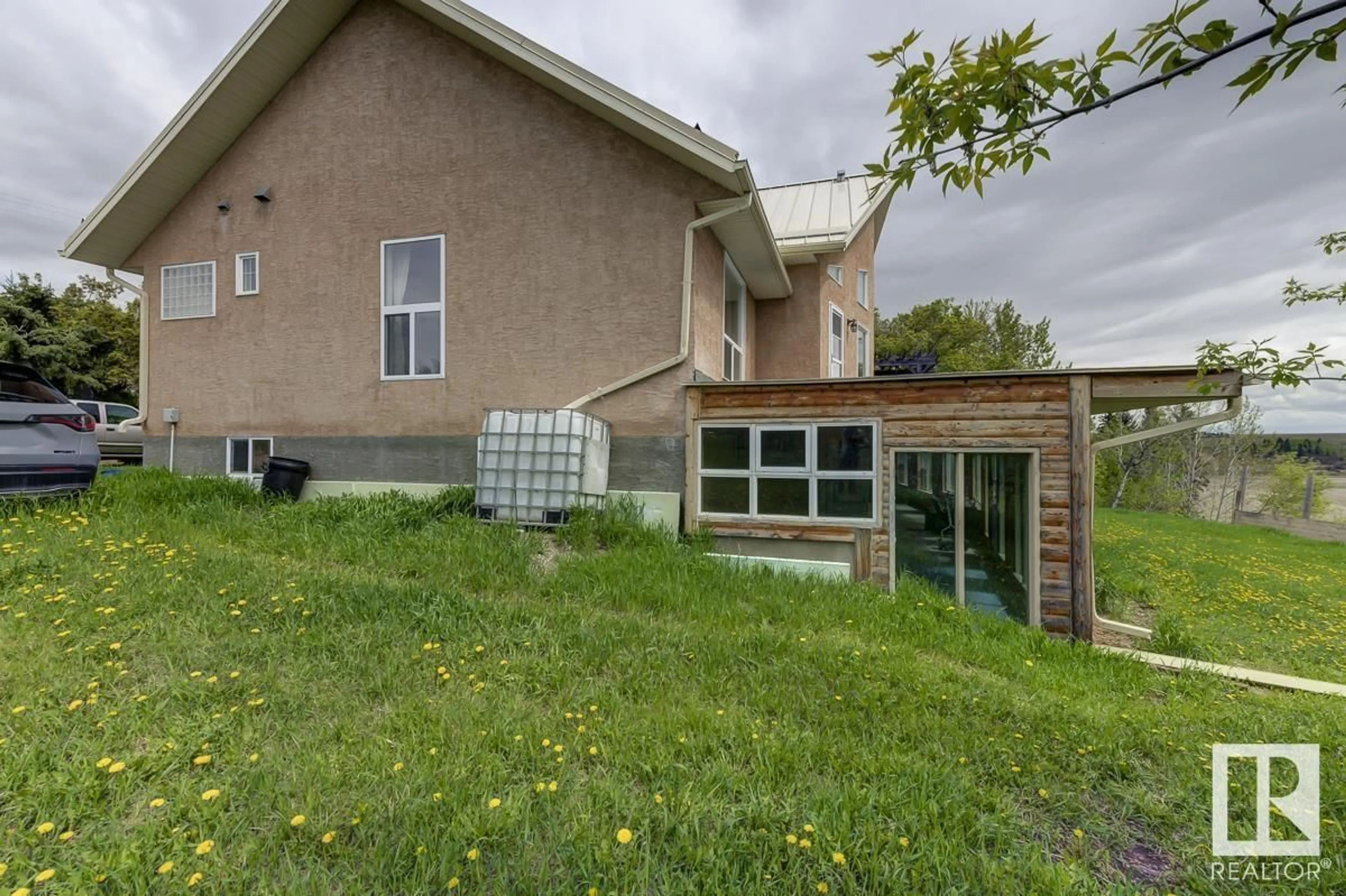 Frontside or backside of a home, the front or back of building for 25018 Richfield DR, Rural Sturgeon County Alberta T8T1H8