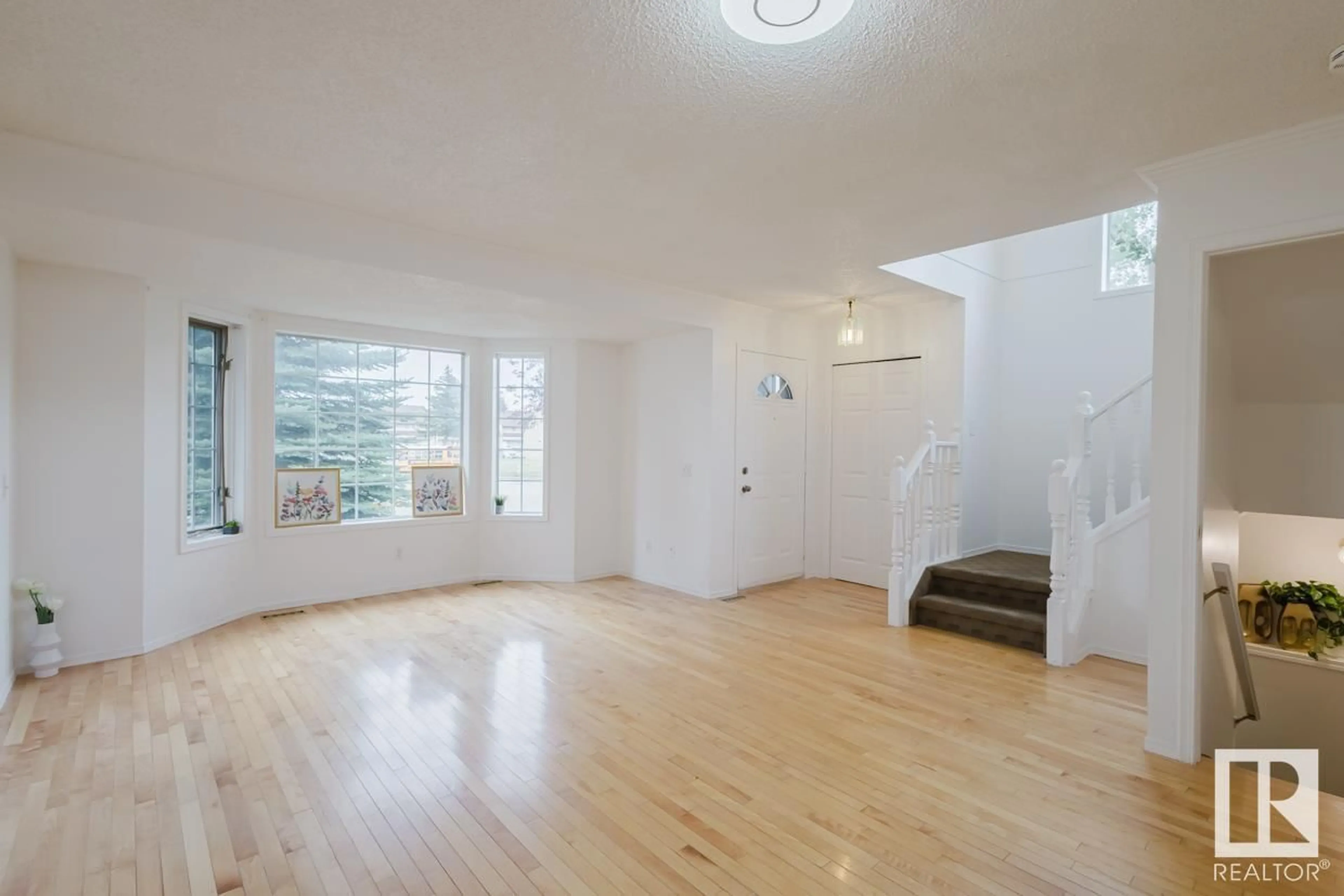 A pic of a room, wood floors for 8021 17A AV NW, Edmonton Alberta T6K4E1