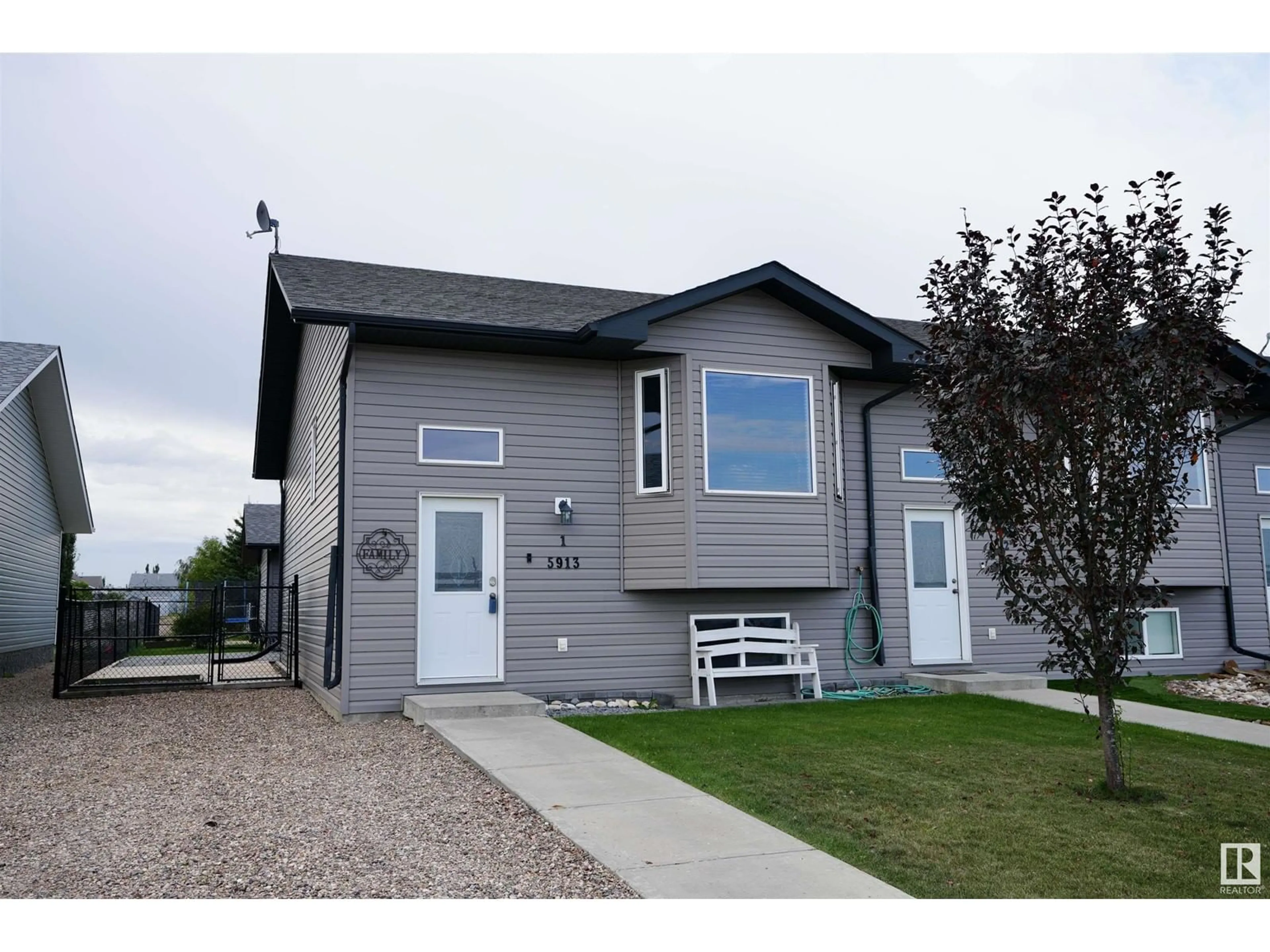 A pic from exterior of the house or condo, cottage for #1 5913 48 AV, St. Paul Town Alberta T0A3A1