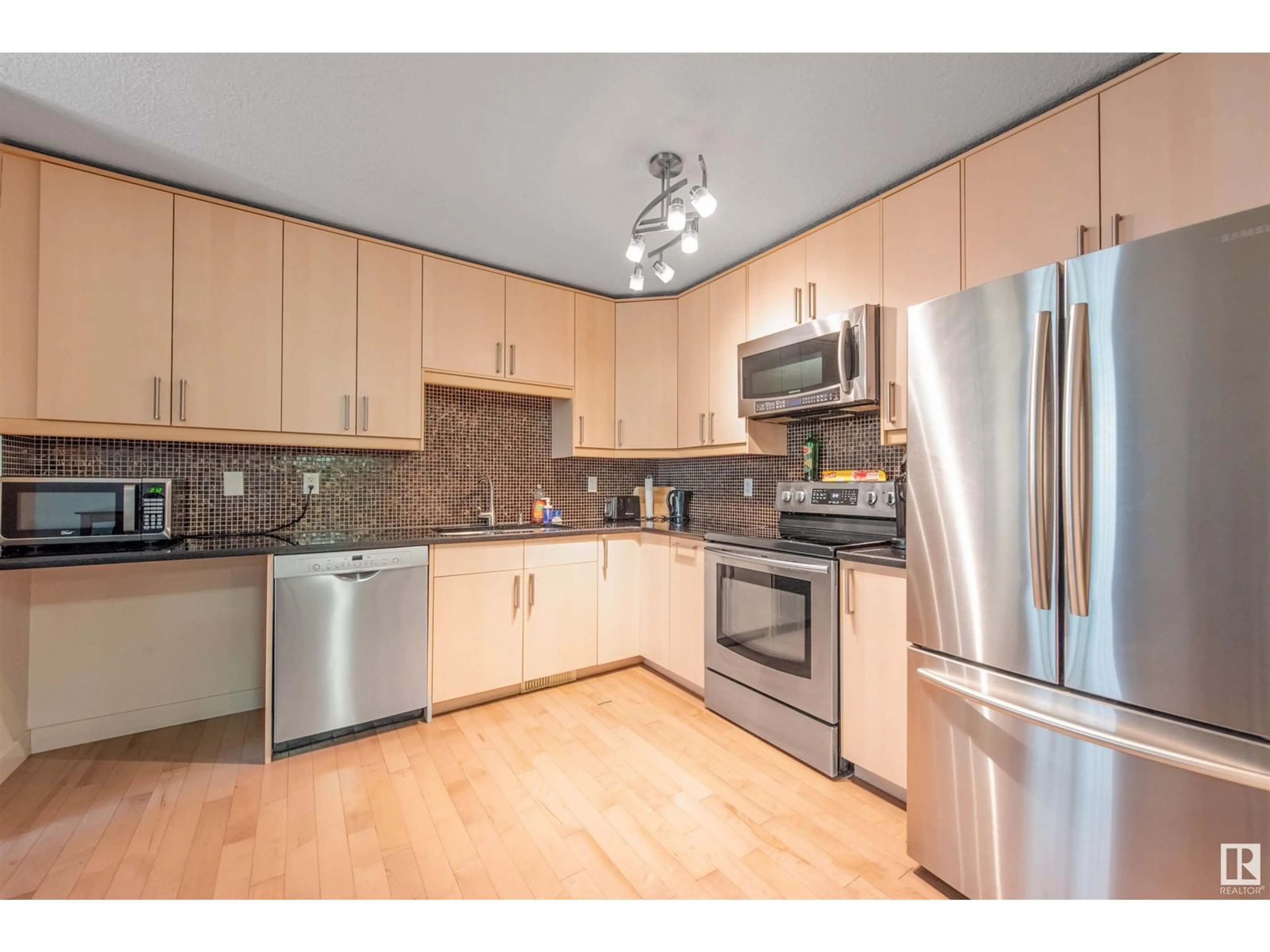 Standard kitchen for 11436 97 ST NW, Edmonton Alberta T5G1X5