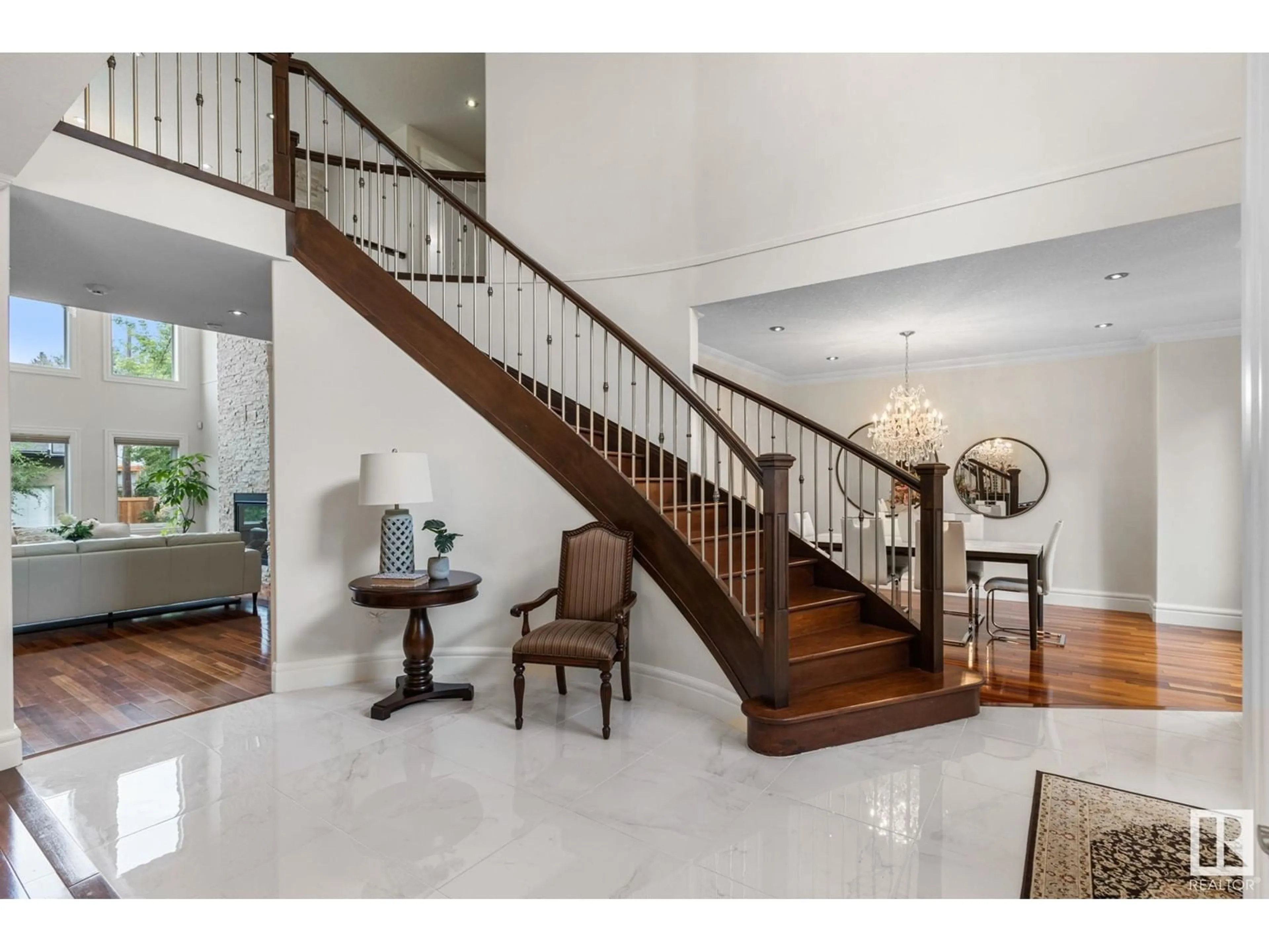 Indoor foyer, wood floors for 14022 105 AV NW, Edmonton Alberta T5N0Y9