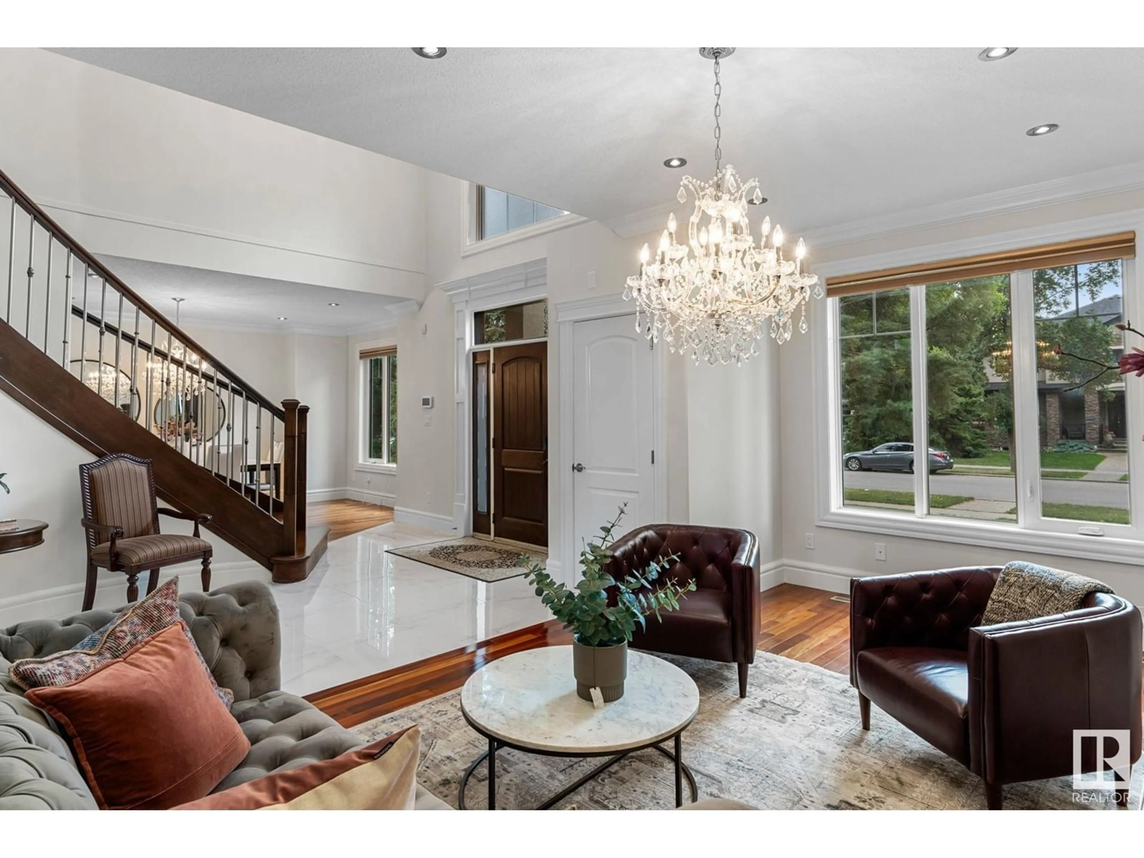 Indoor entryway, wood floors for 14022 105 AV NW, Edmonton Alberta T5N0Y9