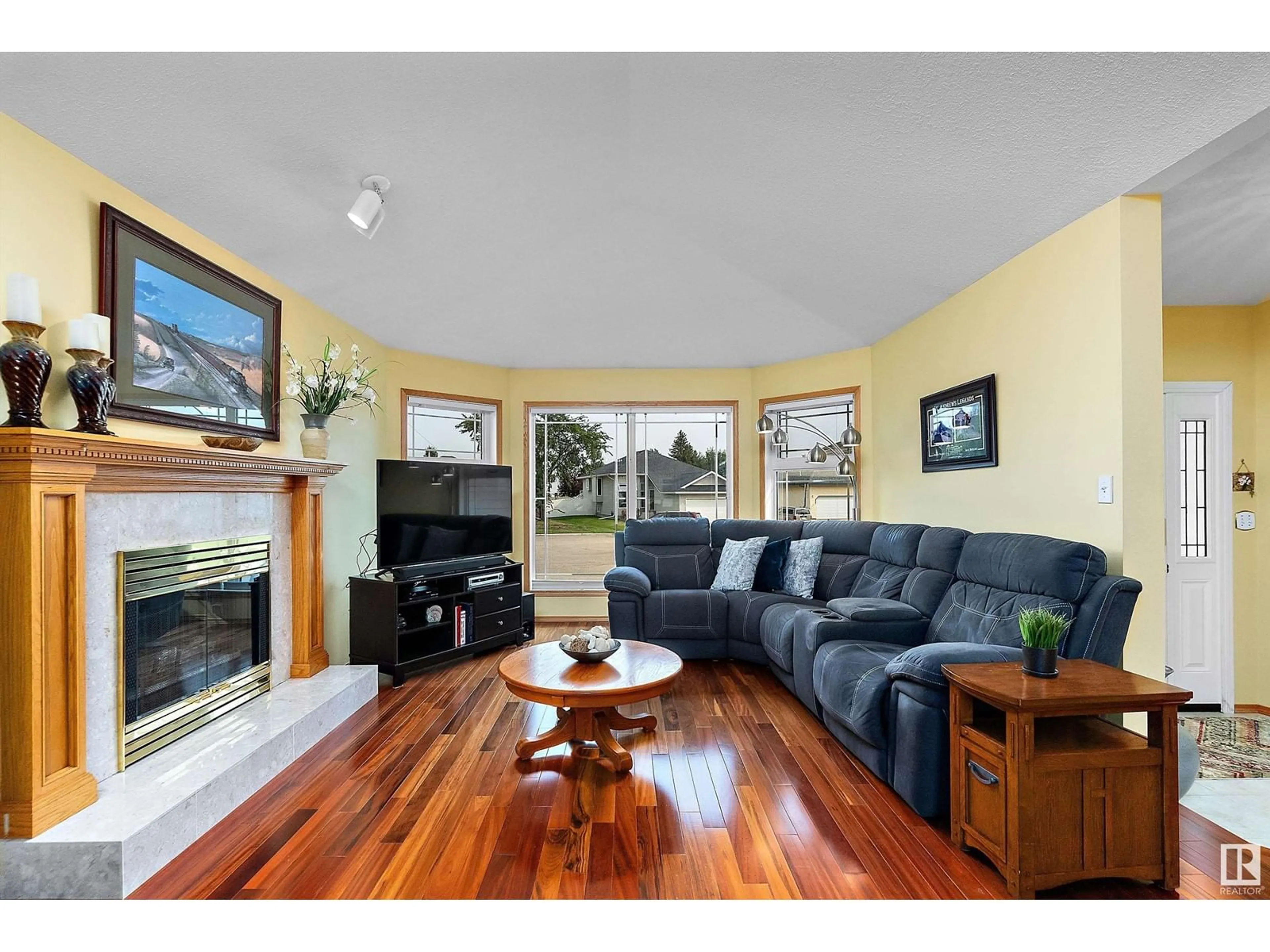 Living room, wood floors for 6 BAKER PL, Leduc Alberta T9E6N8