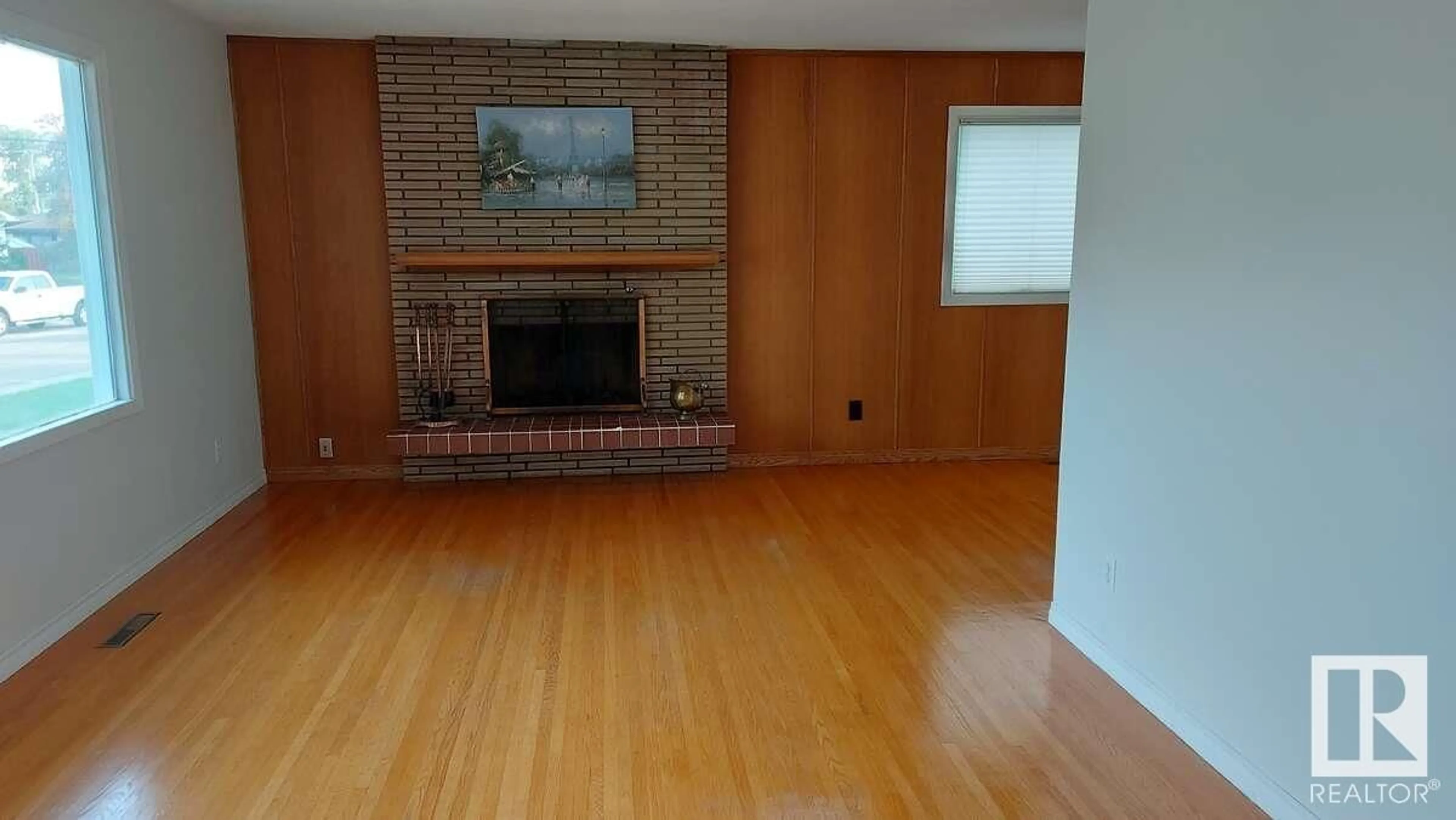 Living room, wood floors for 8714 160 ST NW, Edmonton Alberta T5R2H5