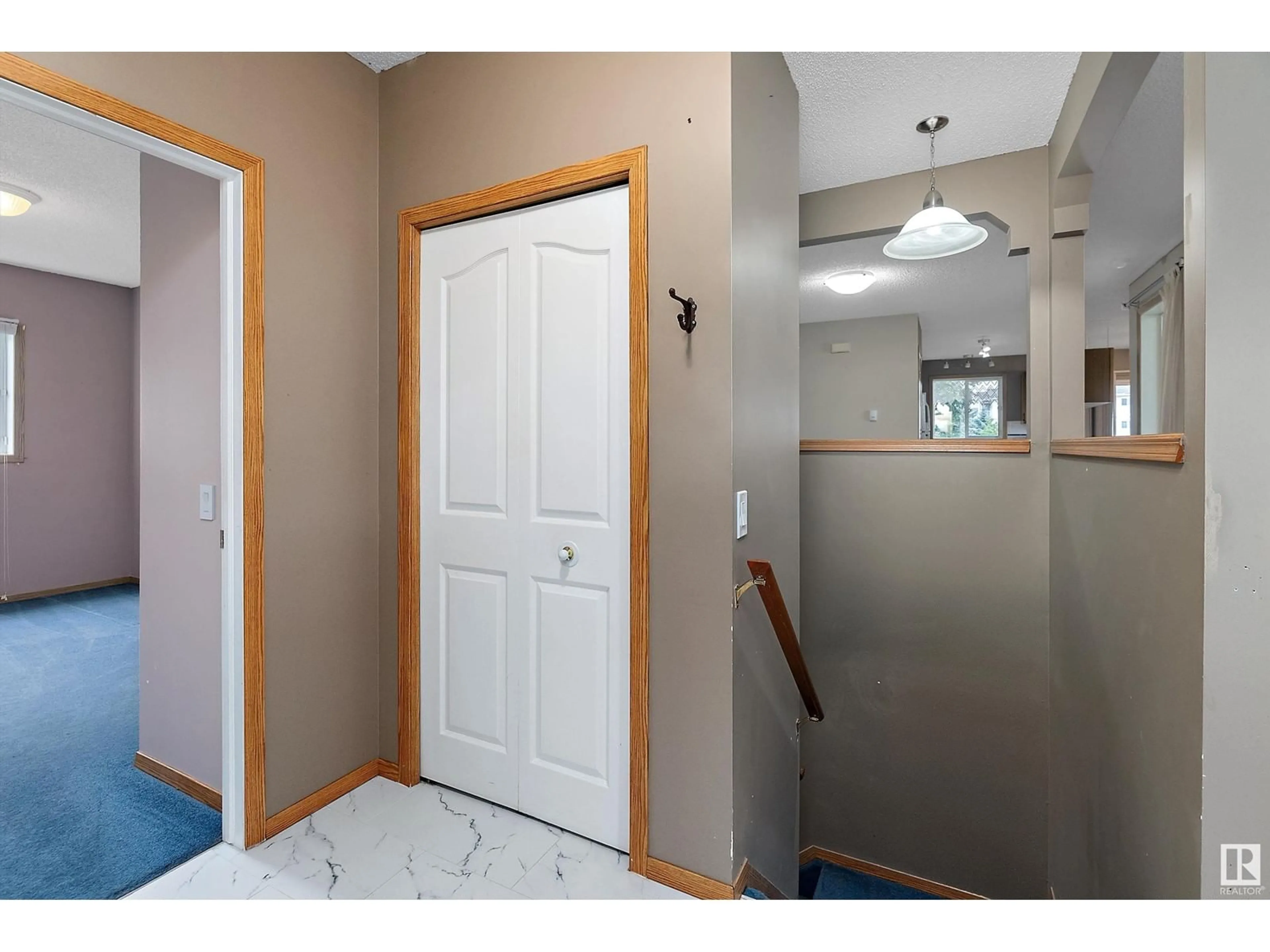 Indoor entryway for 427 ST. ANDREWS CR, Stony Plain Alberta T7Z1K5