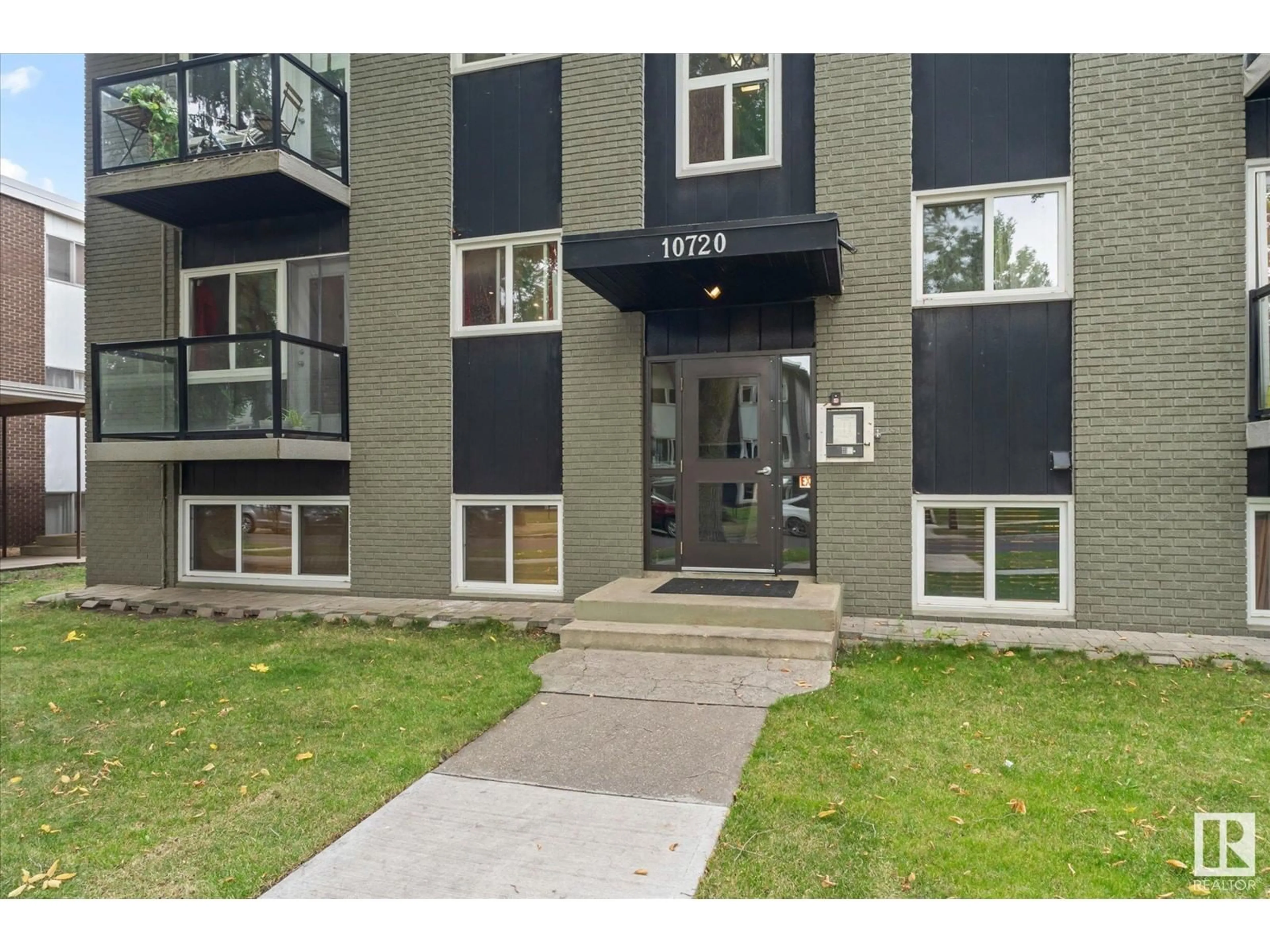 A pic from exterior of the house or condo for #7 10720 85 AV NW, Edmonton Alberta T6E2K8