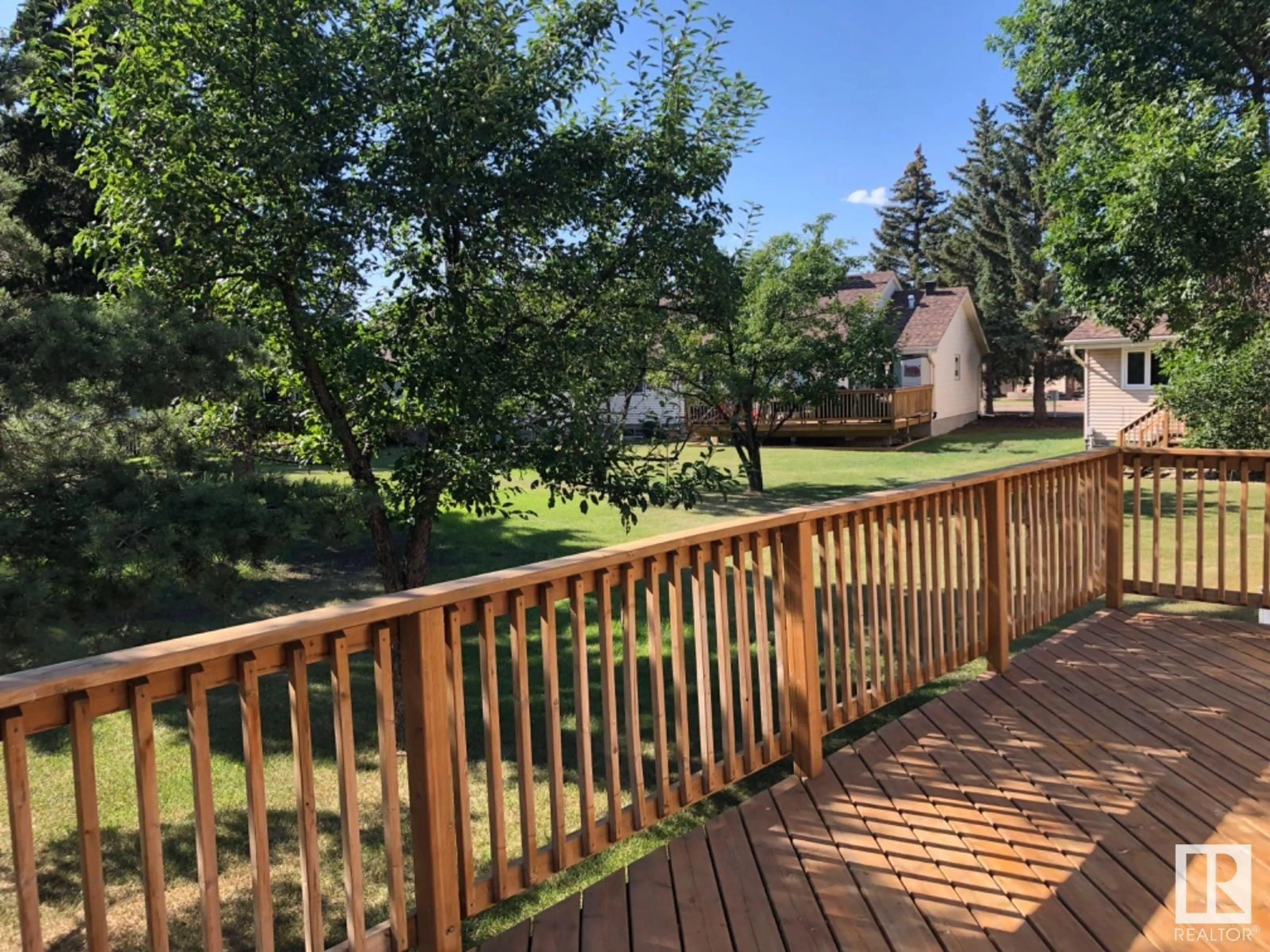 Fenced yard for 221 OEMING RD NW, Edmonton Alberta T6R1M2