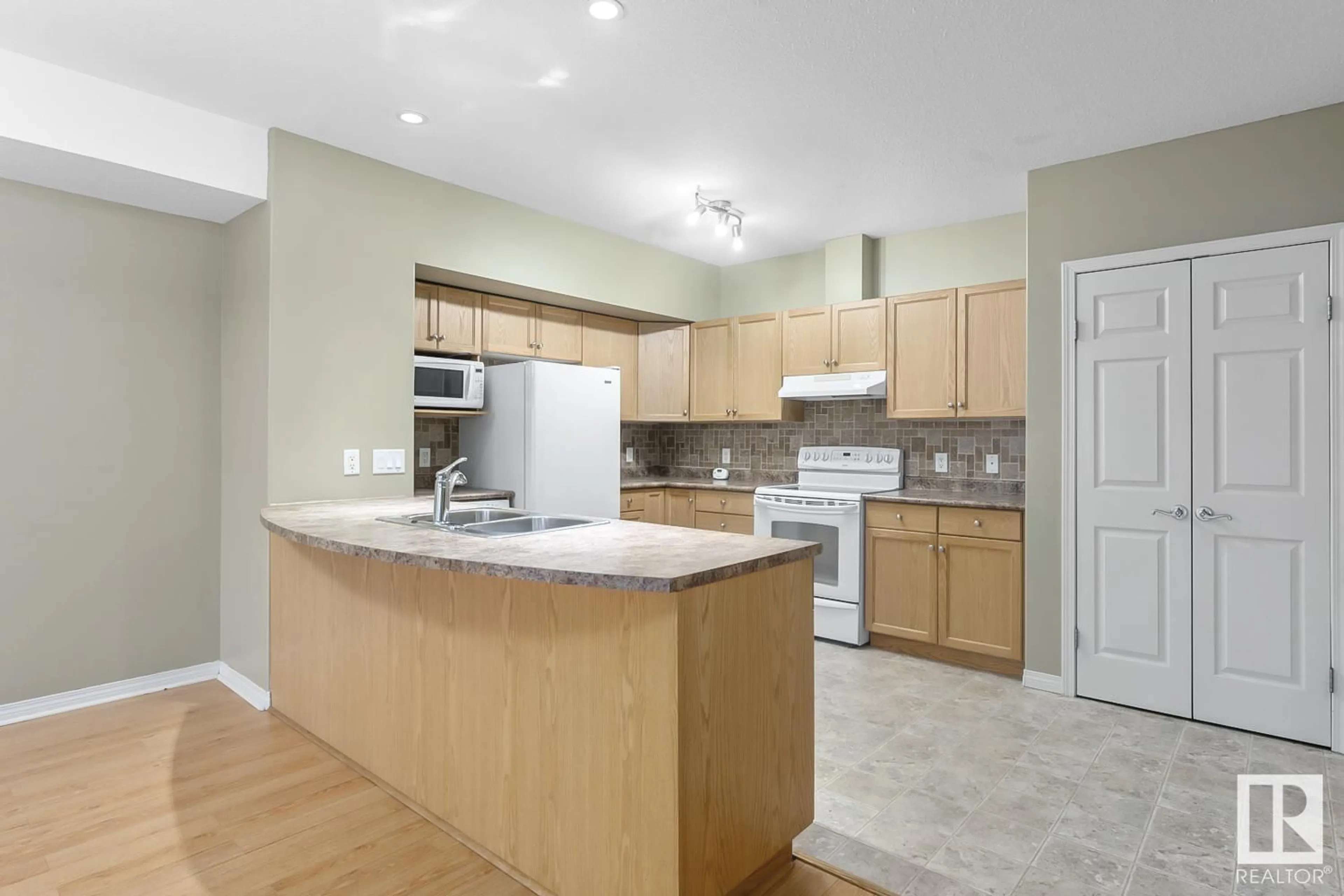 Standard kitchen for #105 801 11 ST, Cold Lake Alberta T9M1K2