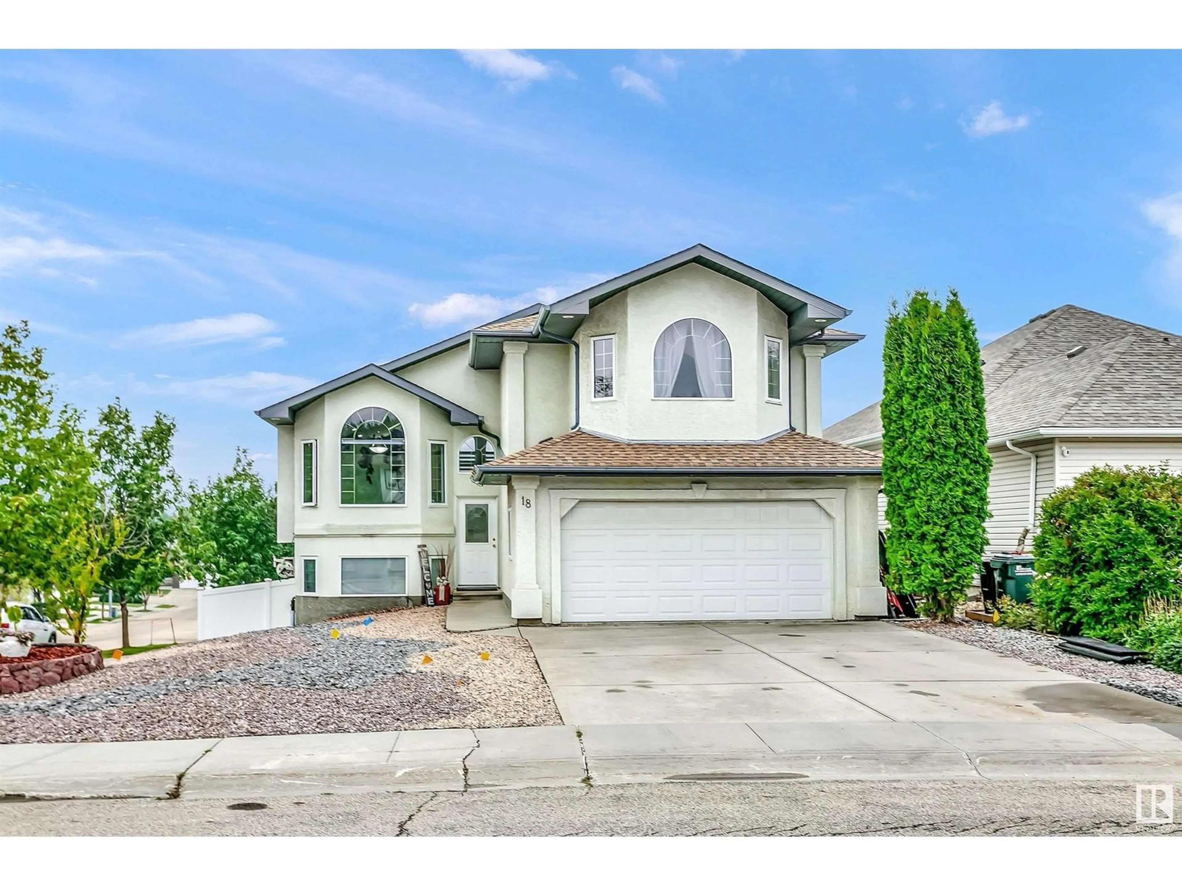 Frontside or backside of a home, the street view for 18 HERITAGE TC, Sherwood Park Alberta T8A6H4