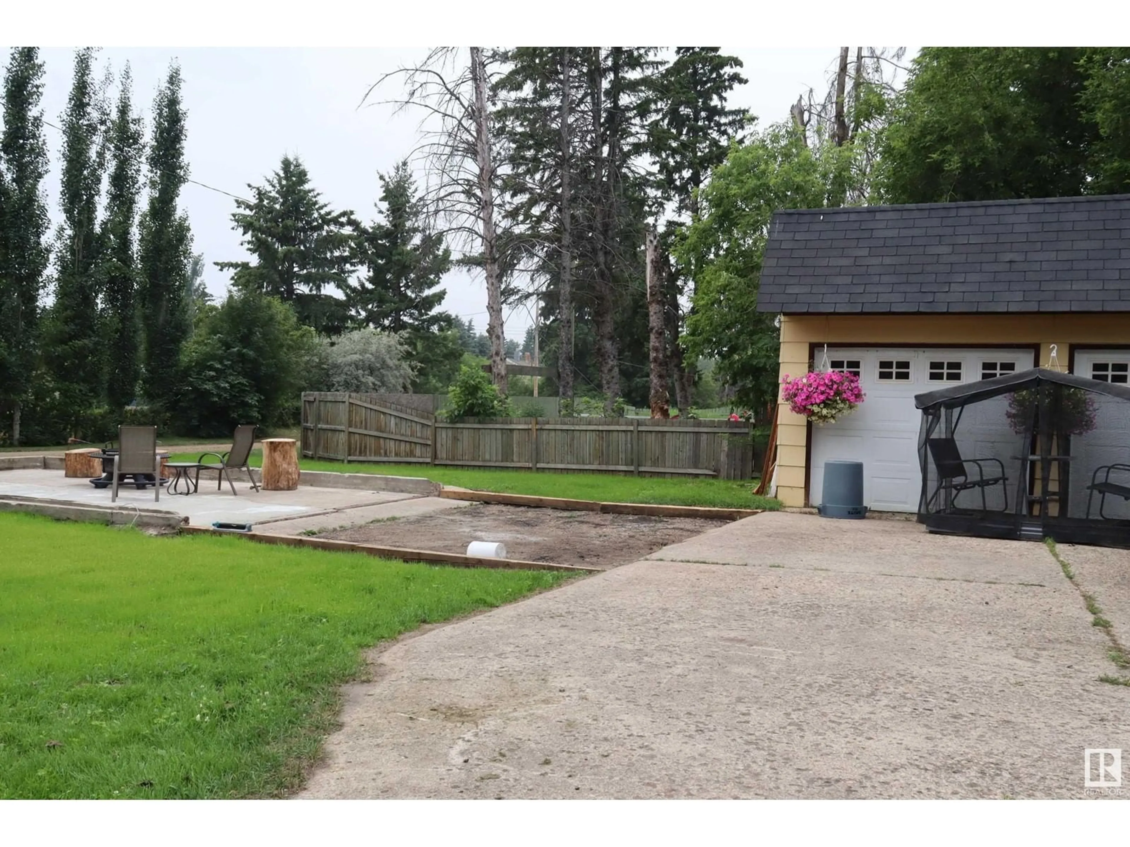 Patio for 5155 53 ave, Millet Alberta T0C1Z0