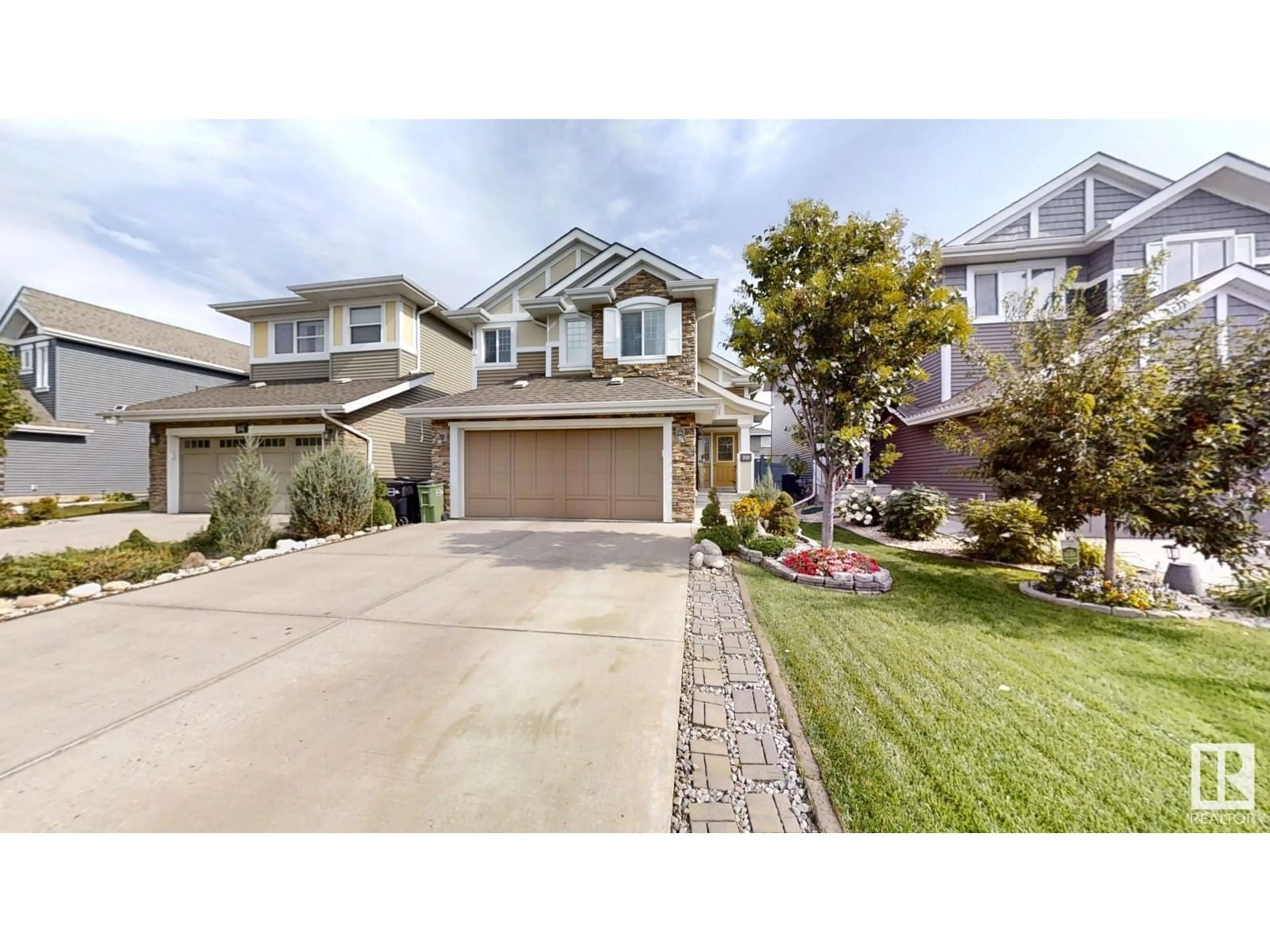 Frontside or backside of a home, the street view for 1519 165 street SW SW, Edmonton Alberta T6W2Z7