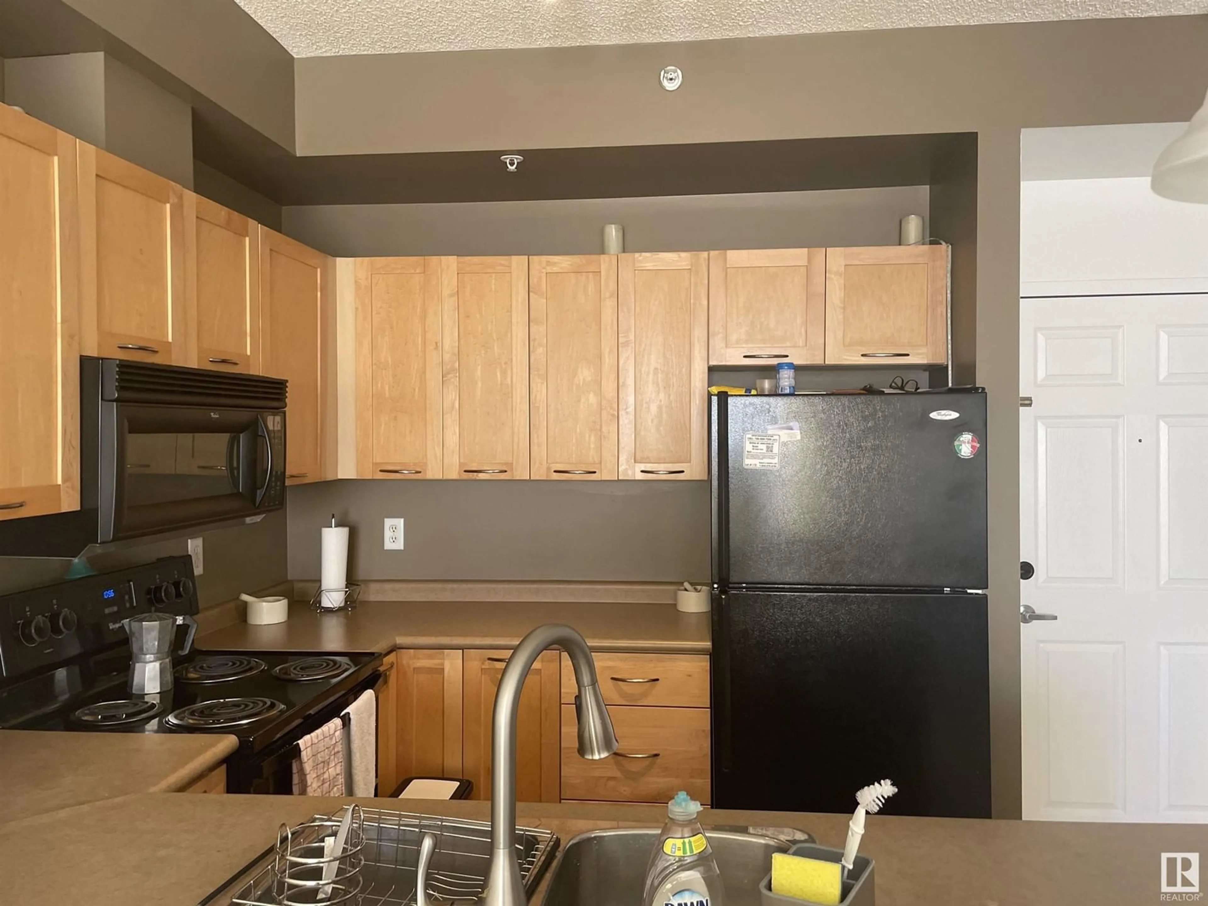 Standard kitchen for #1-408 4245 139 AV NW, Edmonton Alberta T5Y3E8