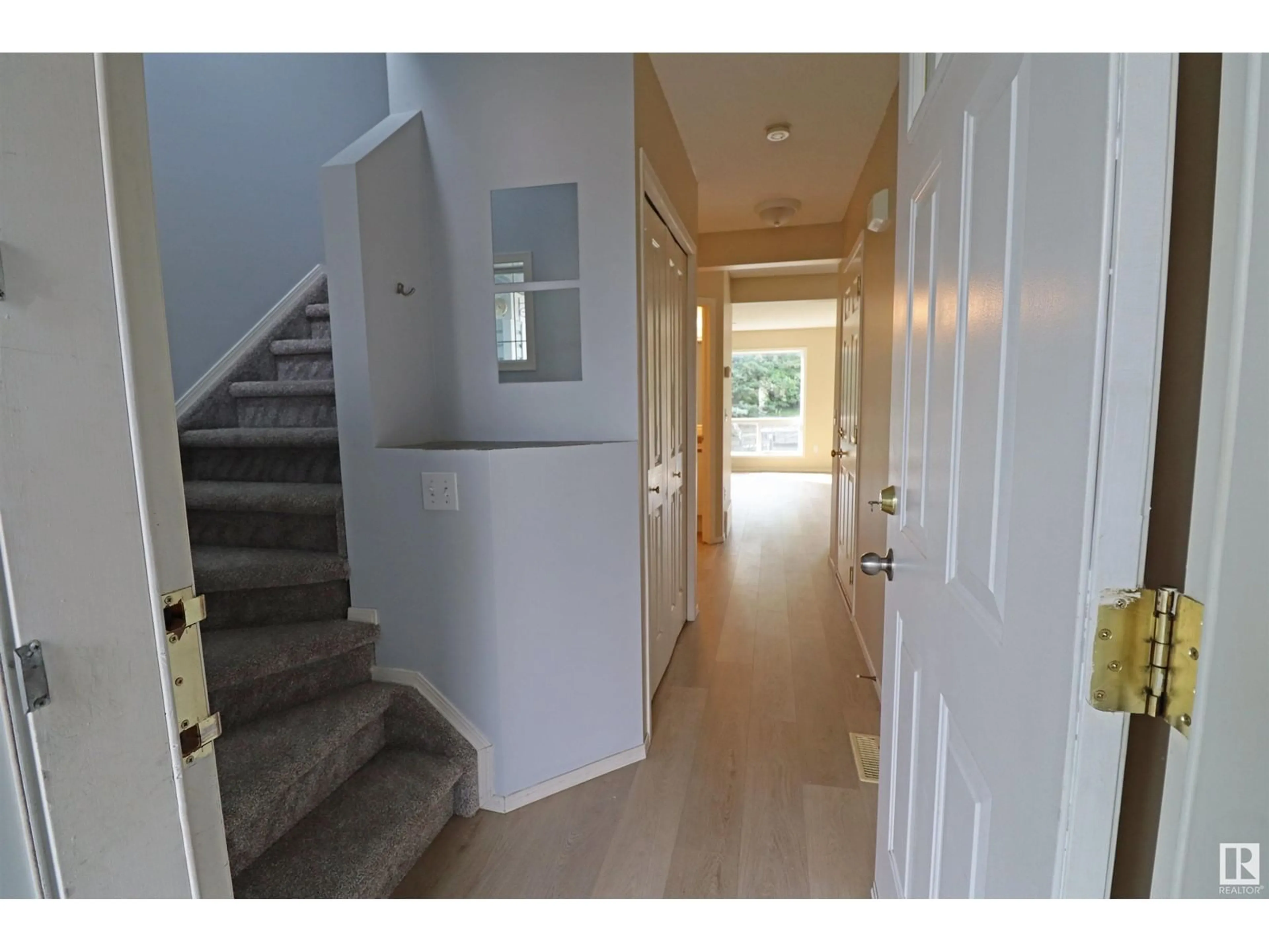 Indoor entryway for 1 VAUGHN AV, Spruce Grove Alberta T7X4M6