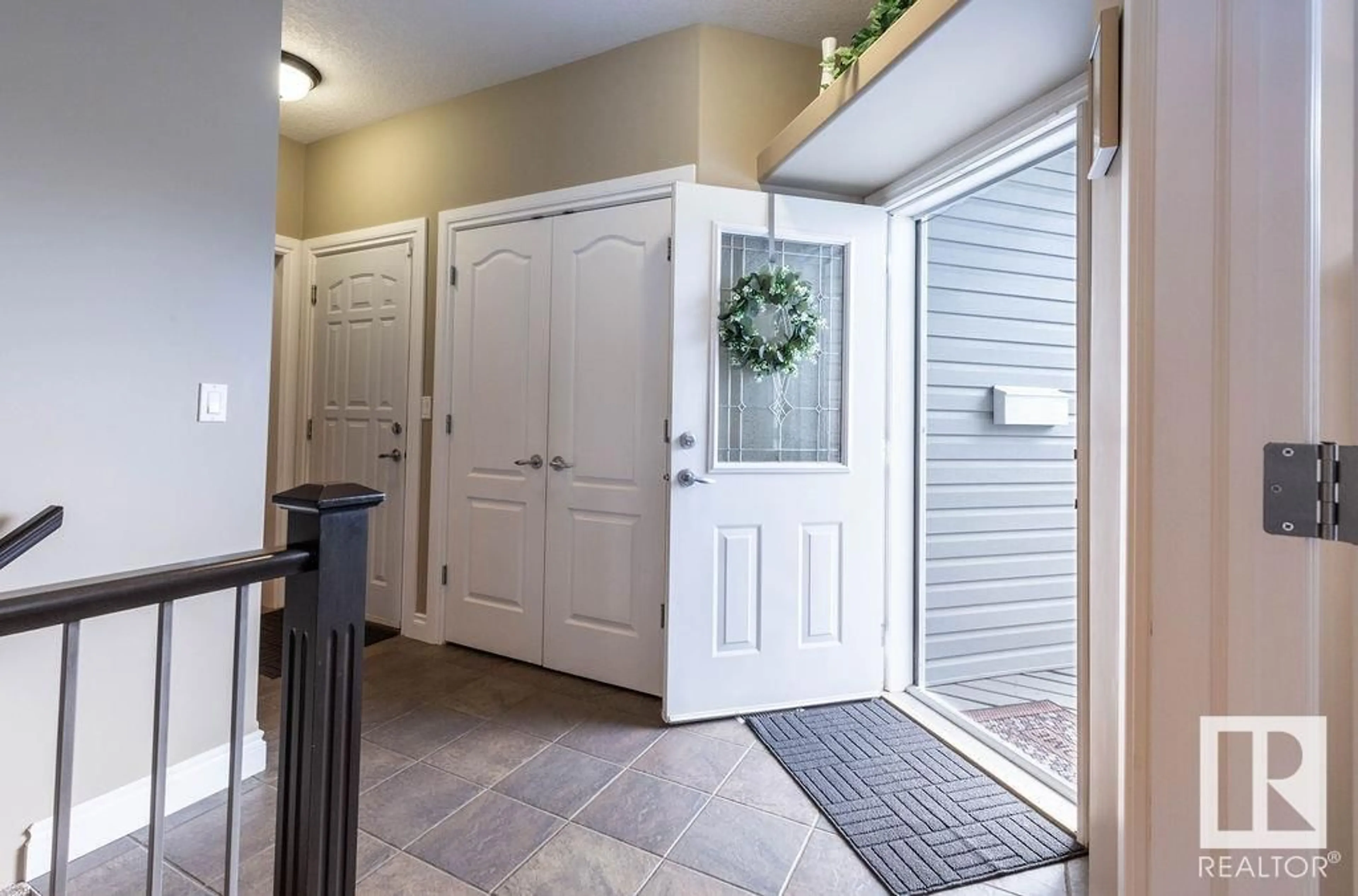 Indoor entryway for #41 26116A HWY 16, Rural Parkland County Alberta T7Y1A1