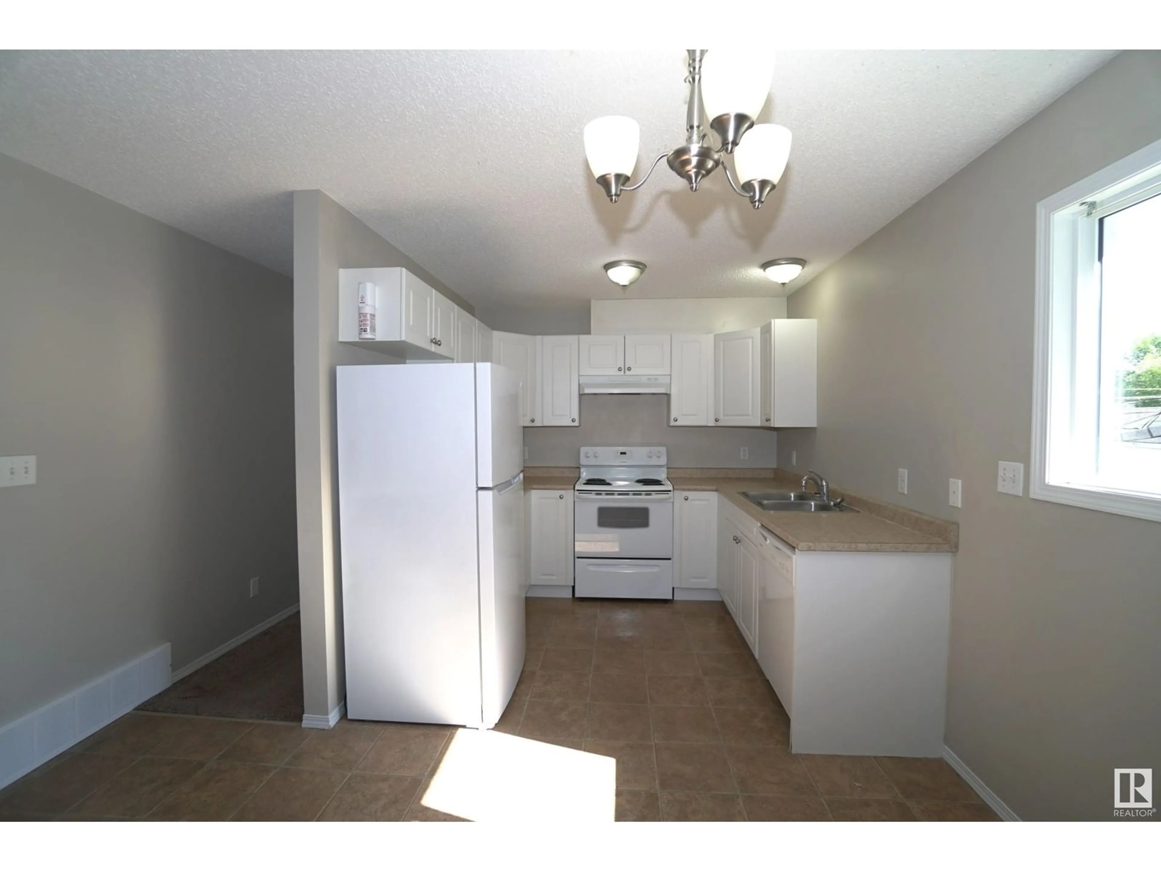 Standard kitchen, wood floors, cottage for 11933 95 ST NW, Edmonton Alberta T5G1M4