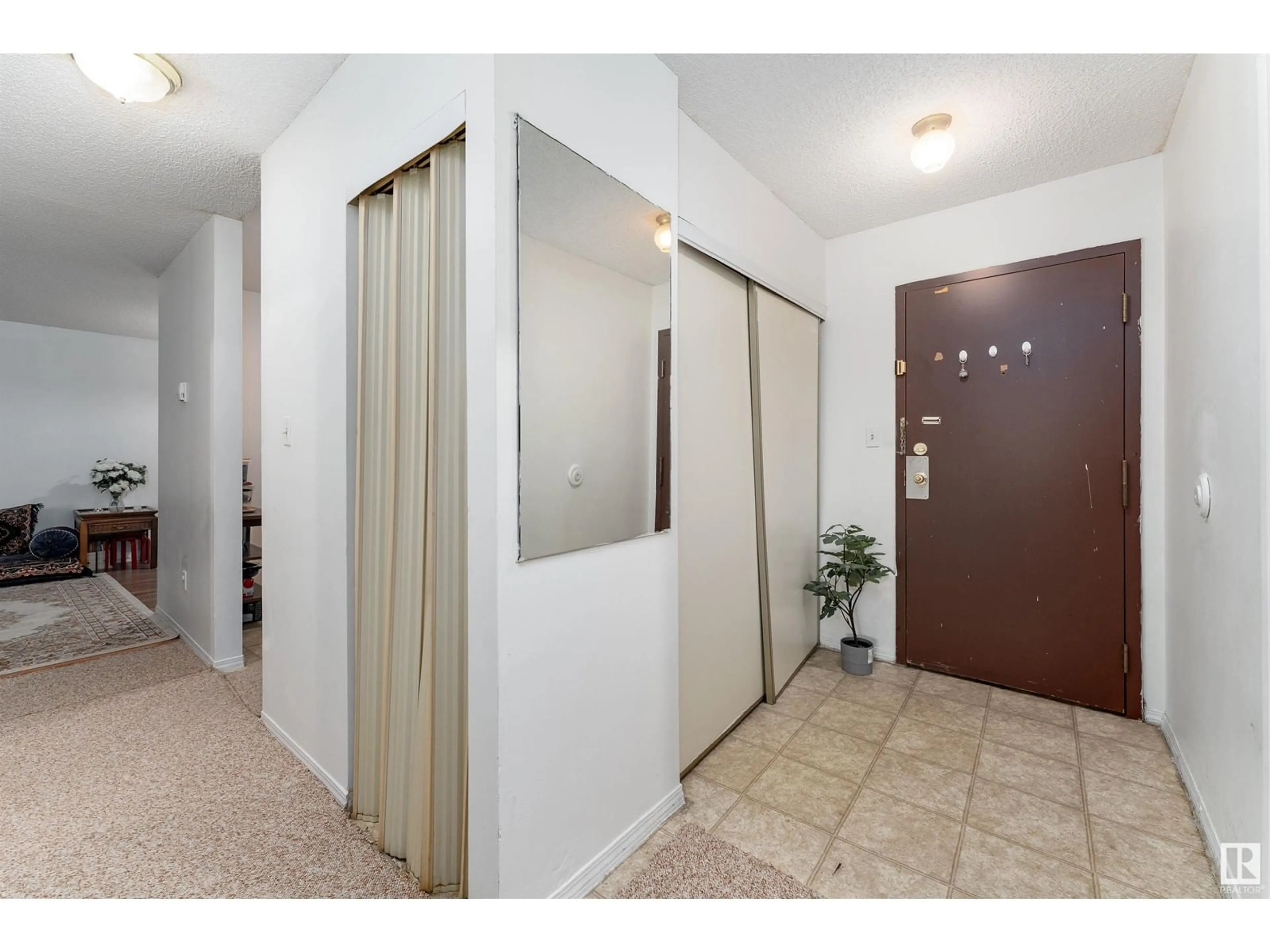 Indoor entryway, unknown floor for #201 2620 MILL WOODS RD E NW, Edmonton Alberta T6L5Y3