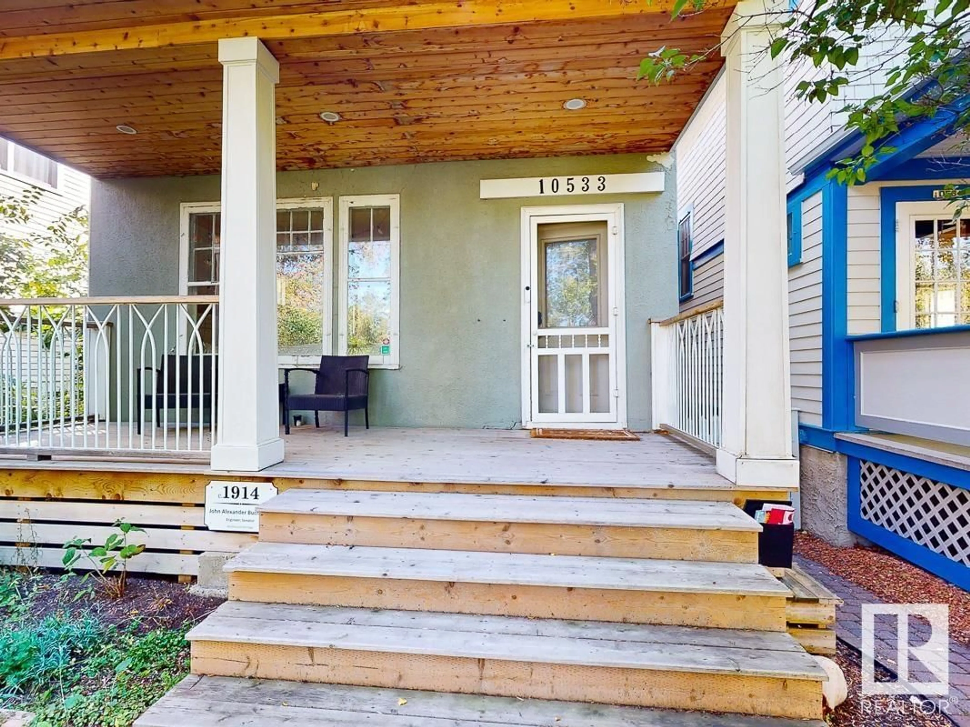 Indoor entryway, wood floors for 10533 127 ST NW, Edmonton Alberta T5N1V8