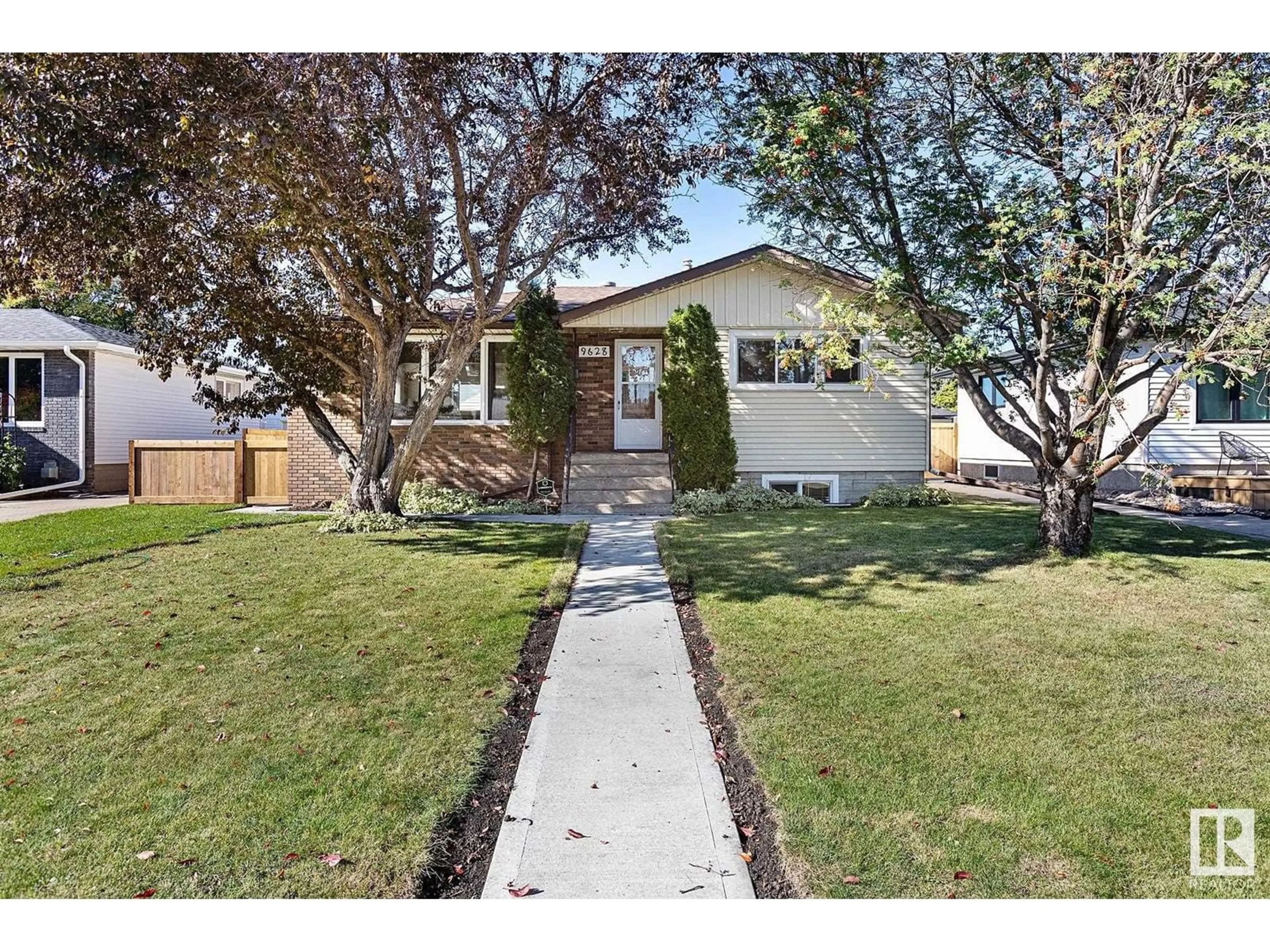 Frontside or backside of a home for 9628 68A ST NW, Edmonton Alberta T6B1V2